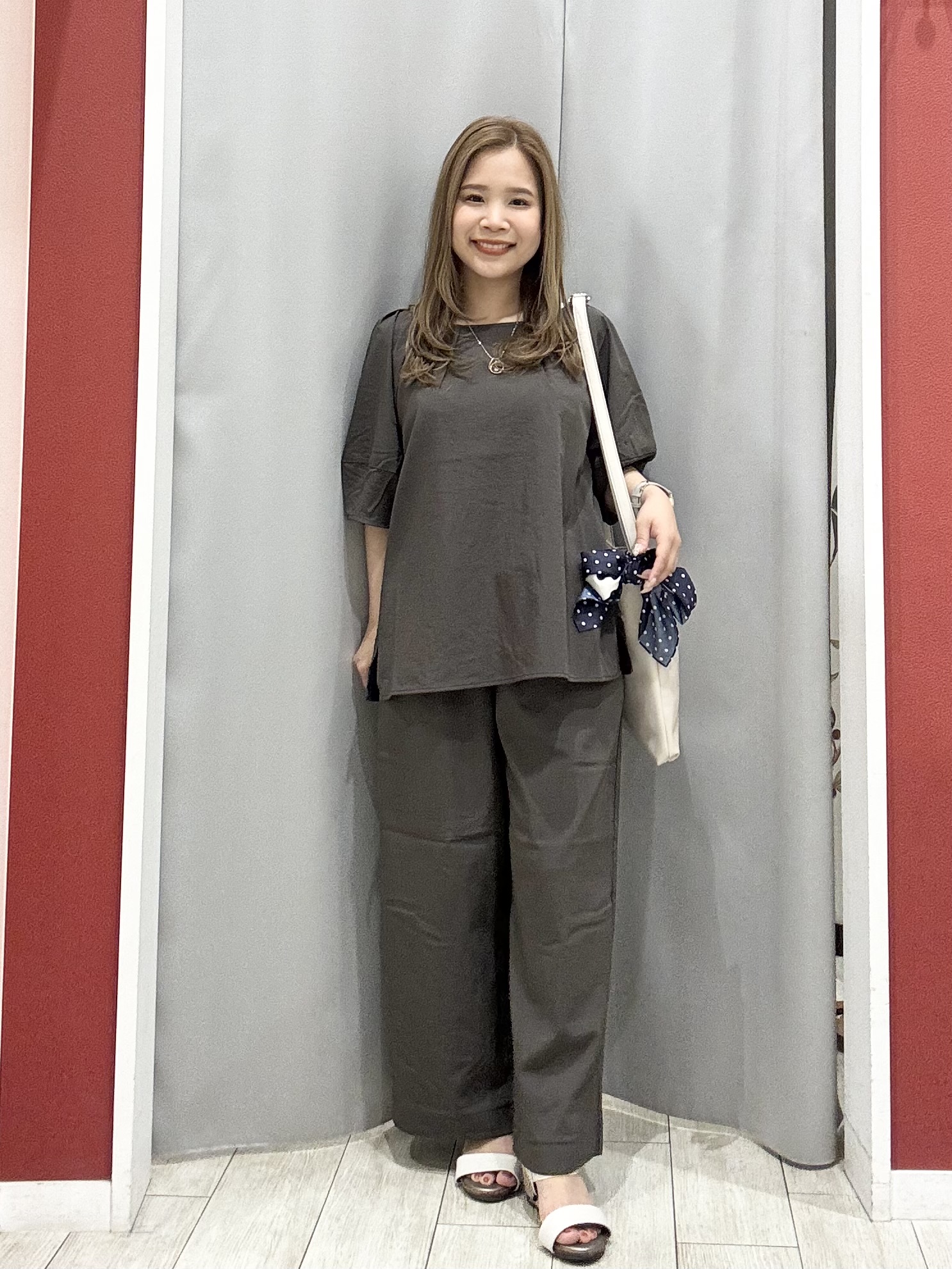shioさんの「SHOO･LA･RUE｜【S-LL/洗濯機可/セットアップ可】軽凛(かろりん) タックブラウス」を使ったコーディネート