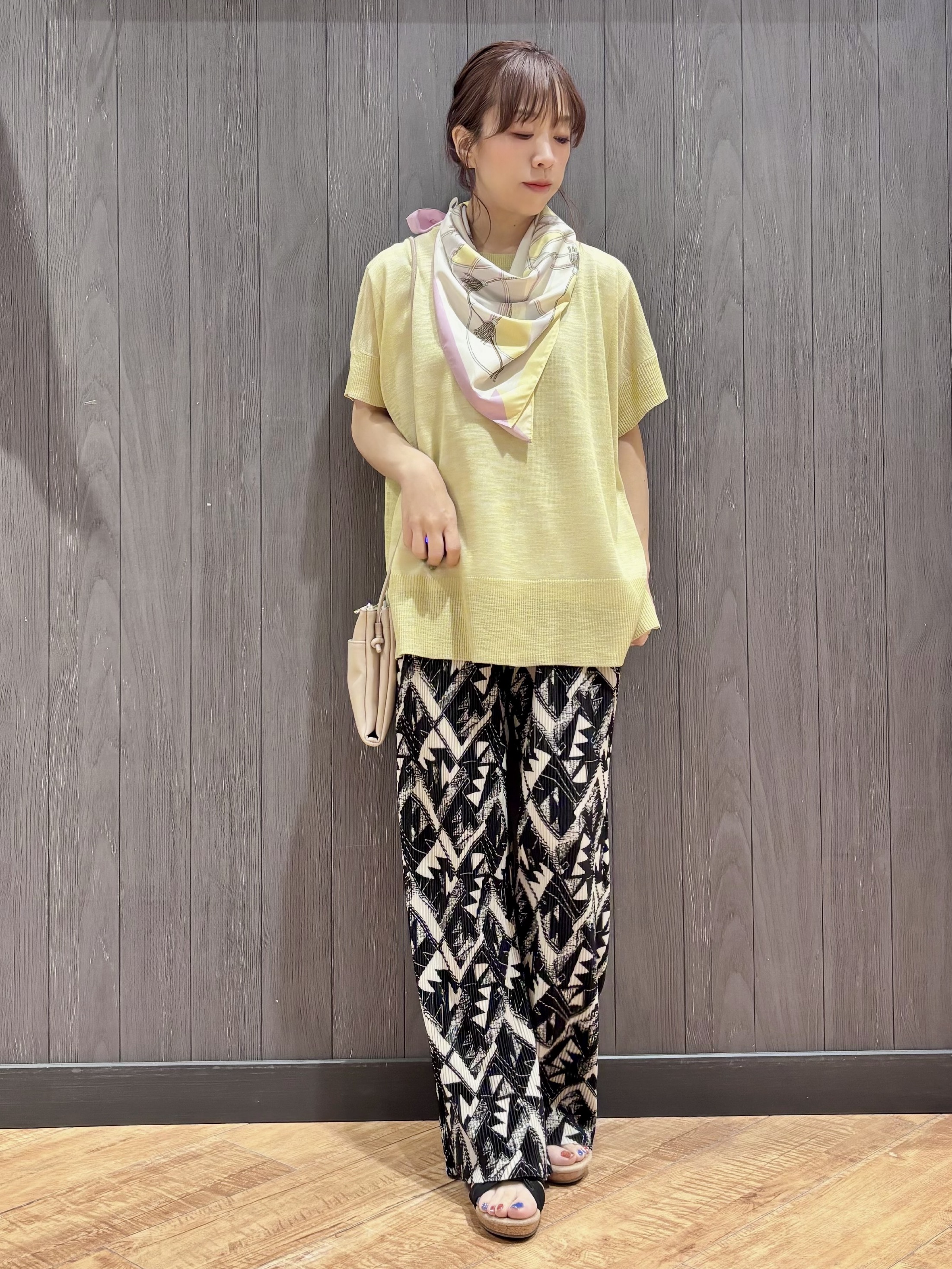 meiさんの「SHOO･LA･RUE｜【2点セット/S-LL/体型カバー】さらりと涼し気 シアーニット+タンクトップ」を使ったコーディネート