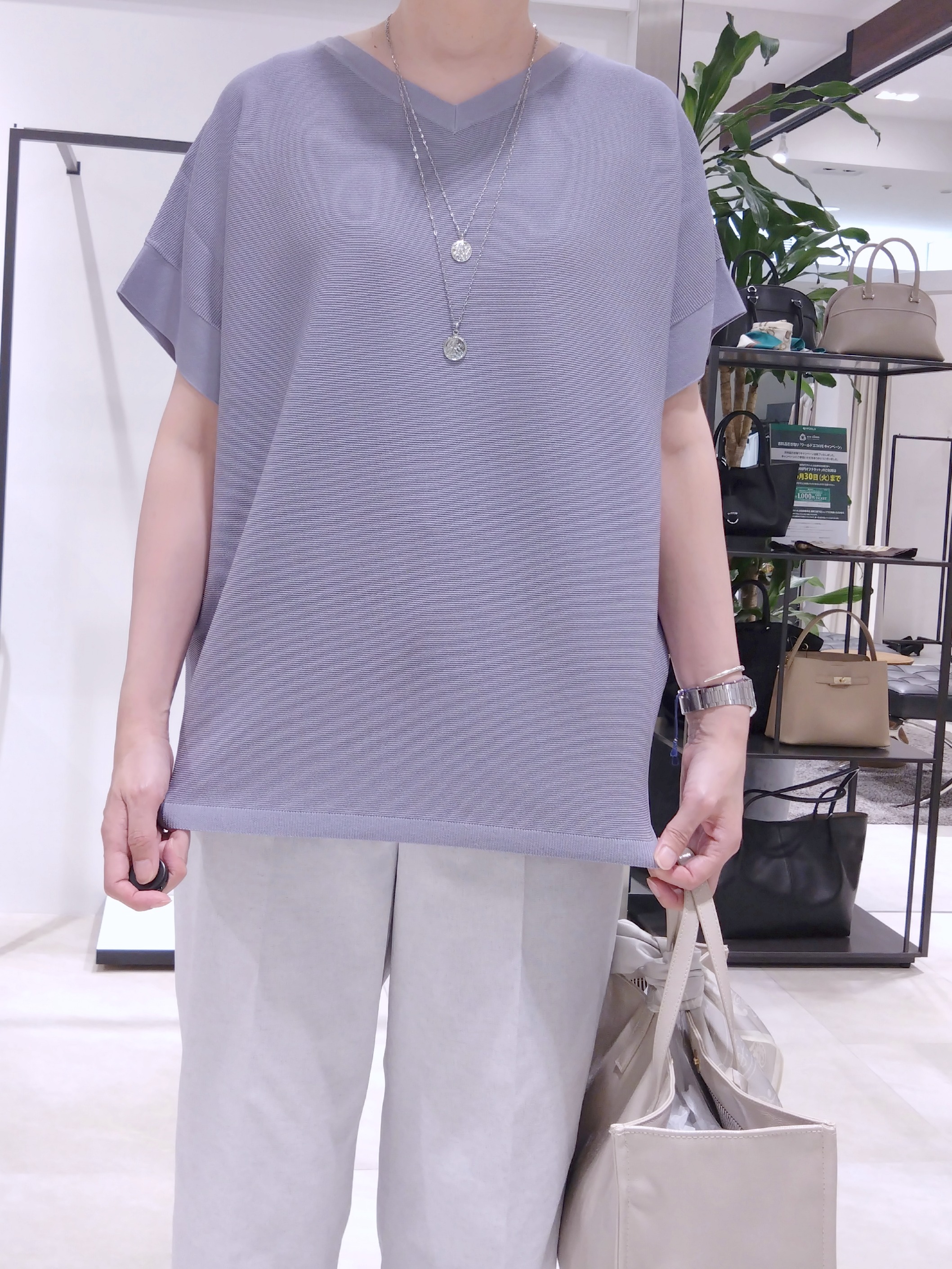 まちこさんの「UNTITLED｜【11色展開/体型カバー】前後2WAYフレンチスリーブニット」を使ったコーディネート