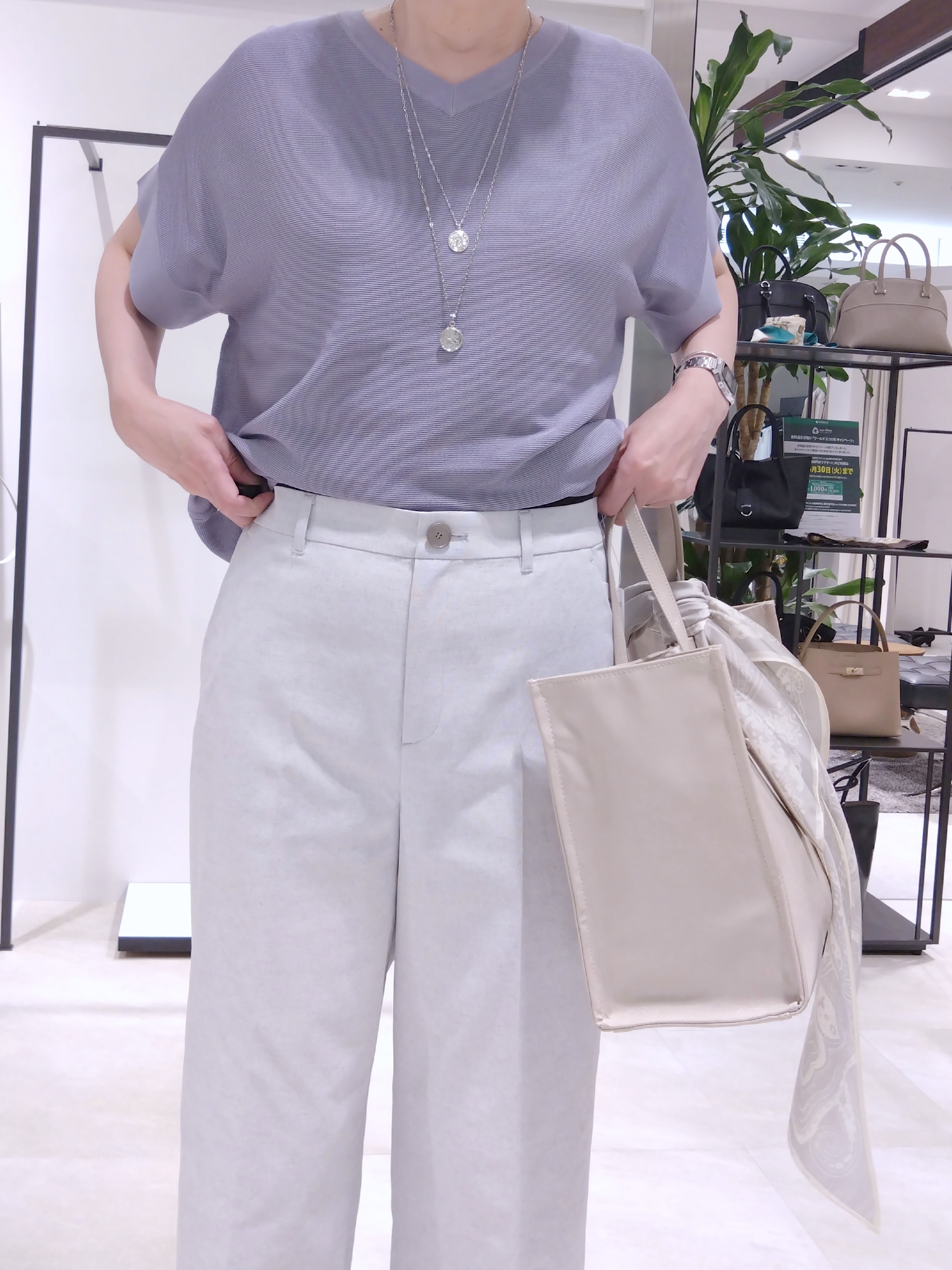 まちこさんの「UNTITLED｜【11色展開/体型カバー】前後2WAYフレンチスリーブニット」を使ったコーディネート