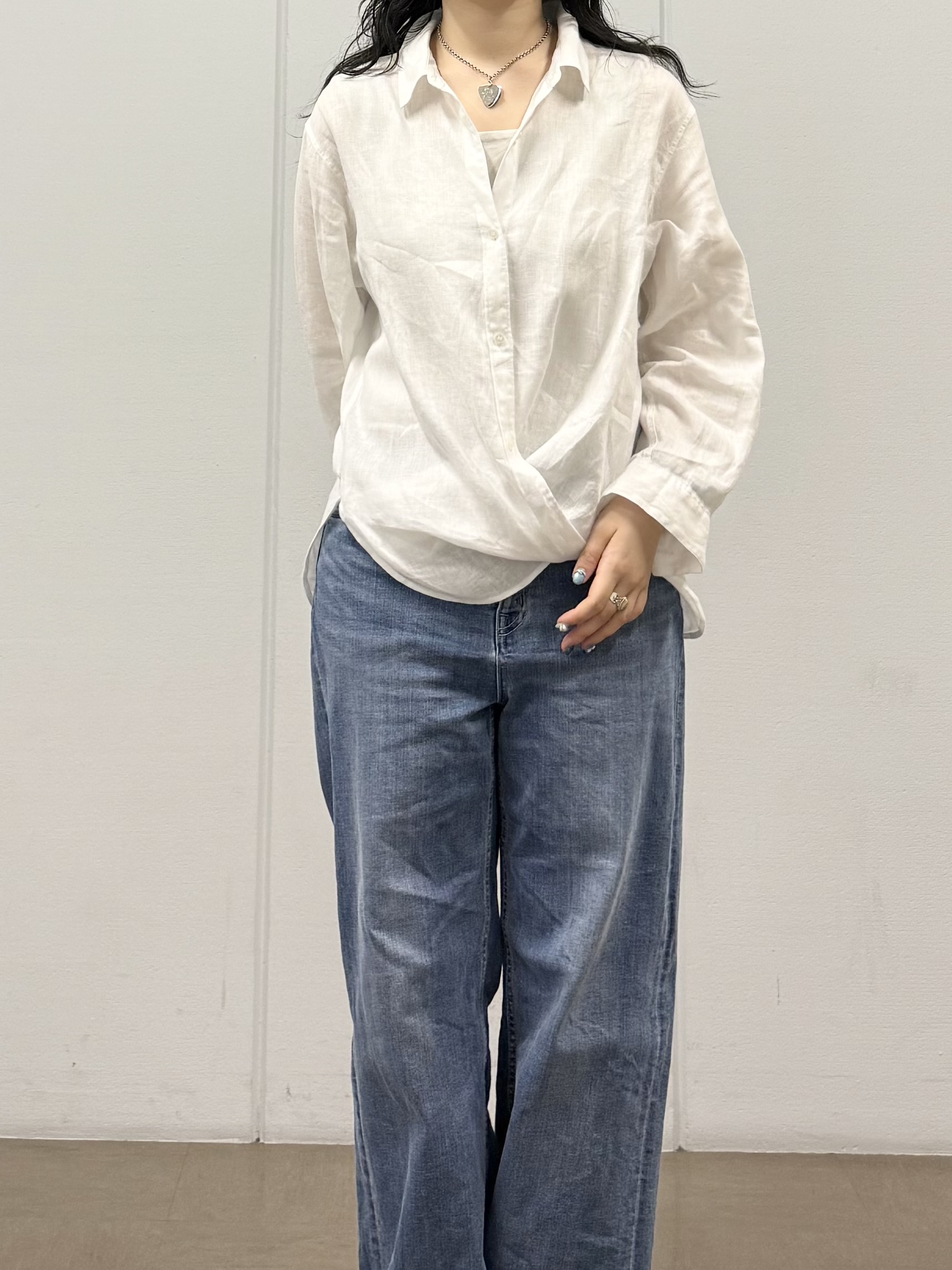 mizukiさんの「INDIVI｜【接触冷感／2WAY】カシュクールリネンシャツ」を使ったコーディネート