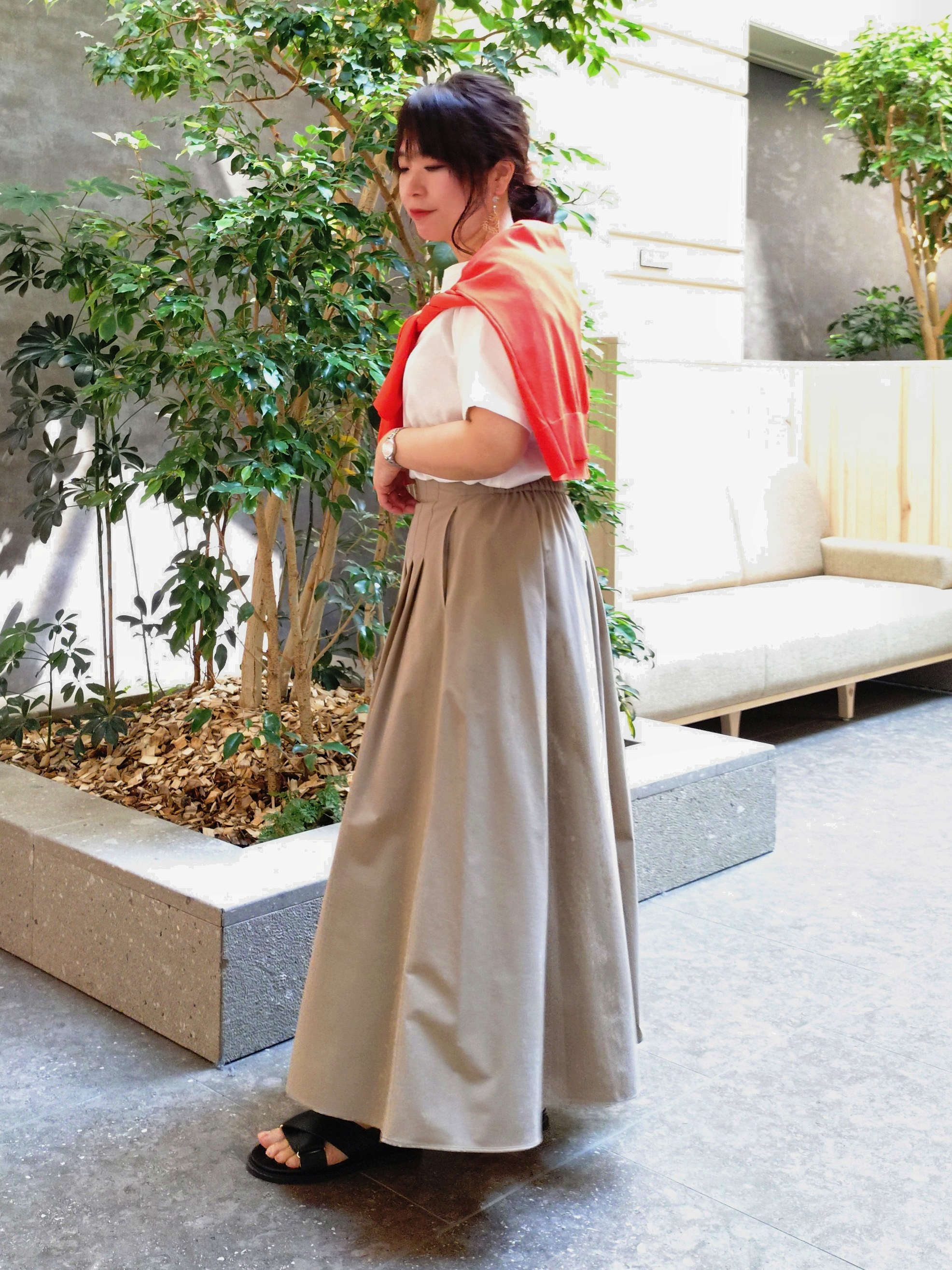 TOMOMIさんの「INDIVI｜【透かし編み】ペーパーヤーン バスケットバッグ」を使ったコーディネート