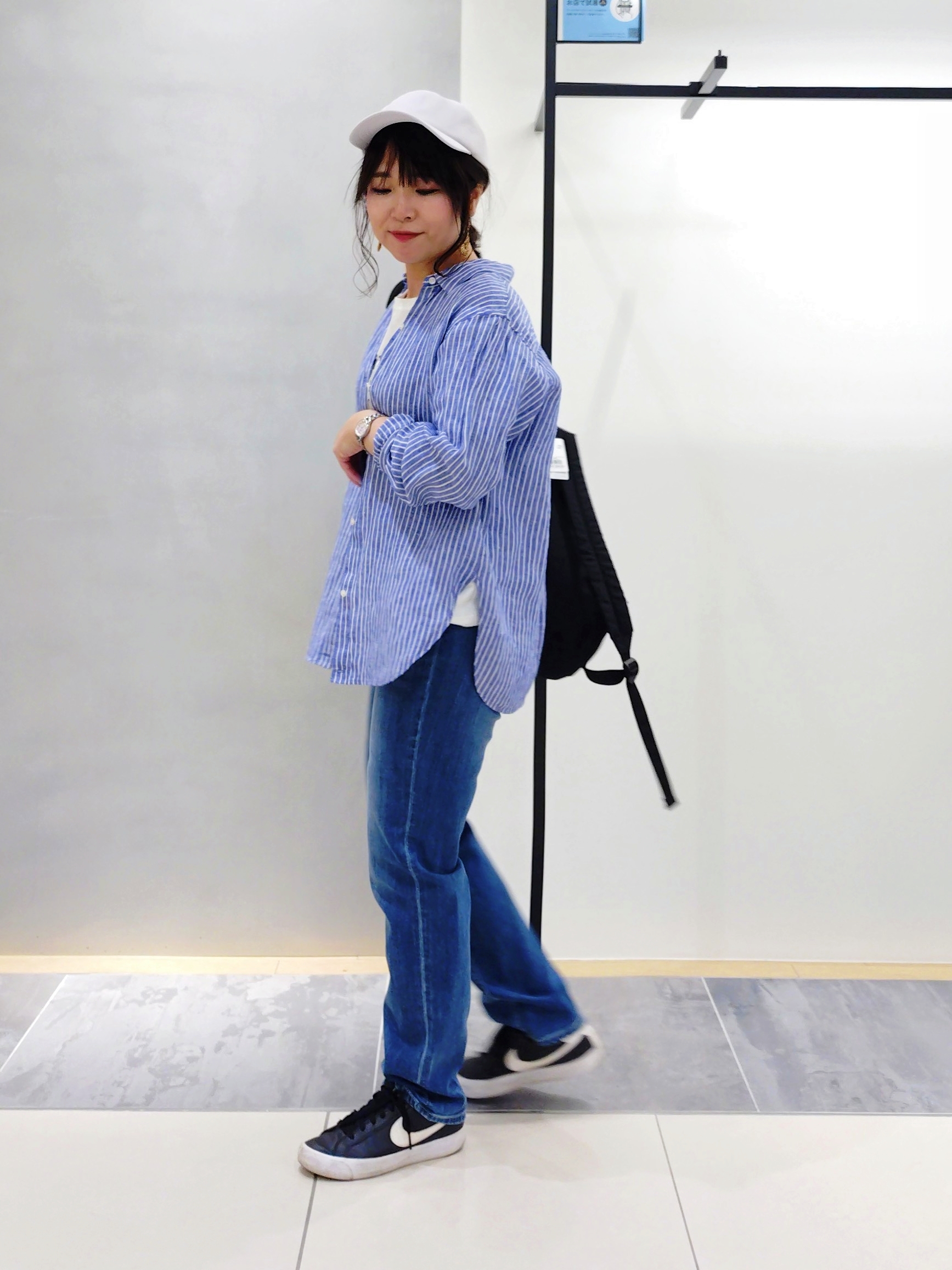 TOMOMIさんの「INDIVI｜【褒められデニム】スリムストレート デニムパンツ」を使ったコーディネート