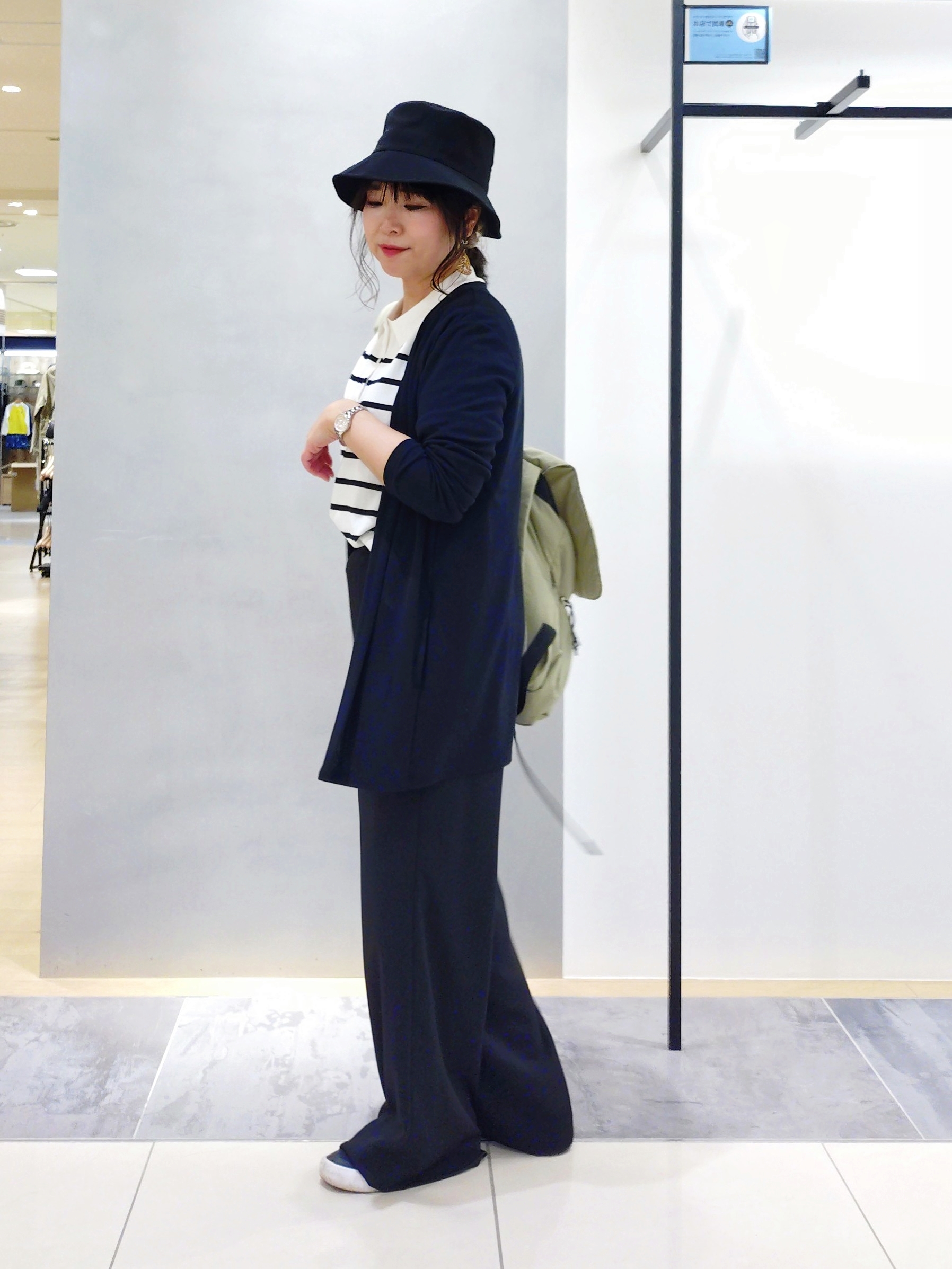 TOMOMIさんの「INDIVI｜【超軽量／大人カジュアル】収納力◎！ギャザーフォルムリュック」を使ったコーディネート