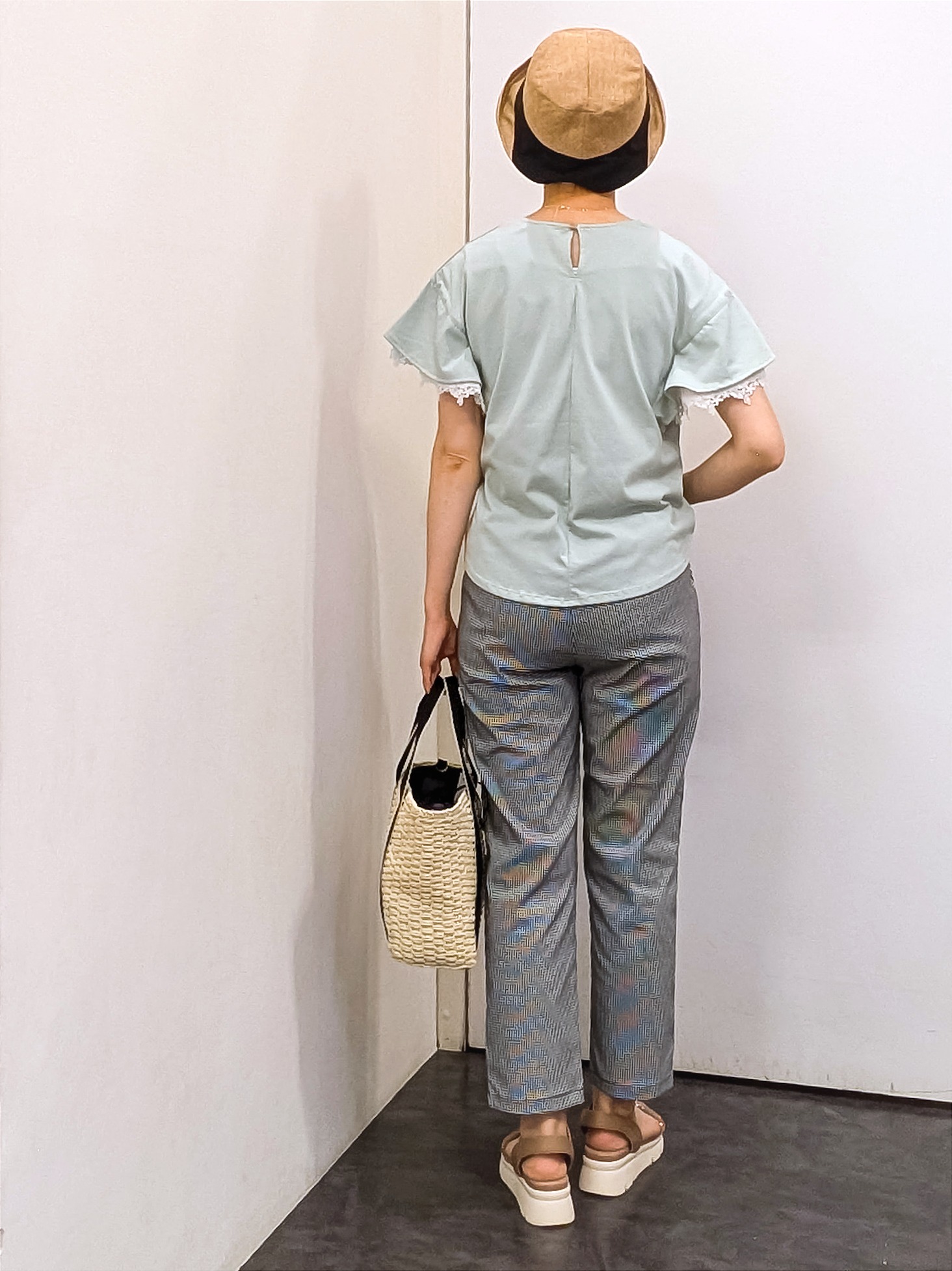 やまちゃんさんの「grove｜【二の腕カバー、UV】涼しく華やかに、レースレイヤードスリーブTシャツ」を使ったコーディネート