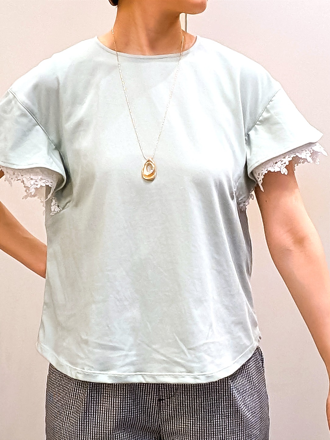 やまちゃんさんの「grove｜【二の腕カバー、UV】涼しく華やかに、レースレイヤードスリーブTシャツ」を使ったコーディネート