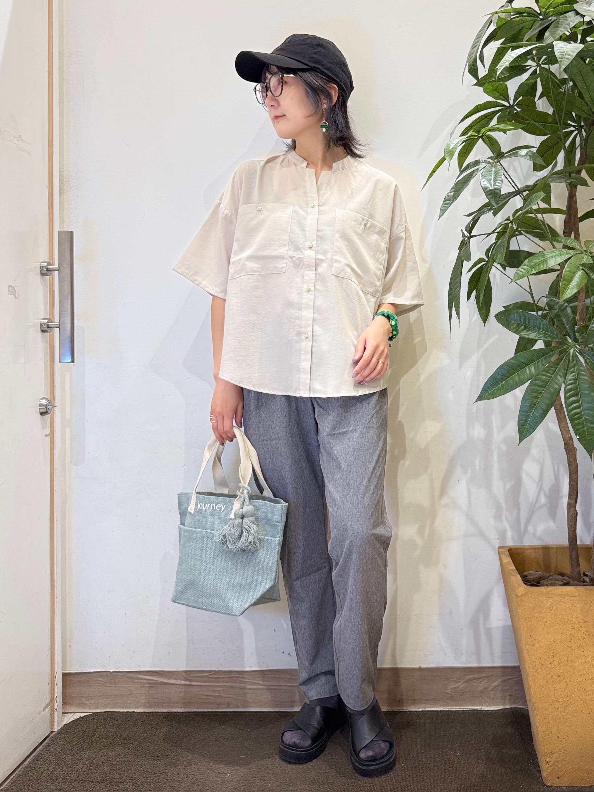 misakiさんの「SHOO･LA･RUE｜【洗濯機可/S-LL】大人の抜け感 ゆるっと5分袖シャツ」を使ったコーディネート