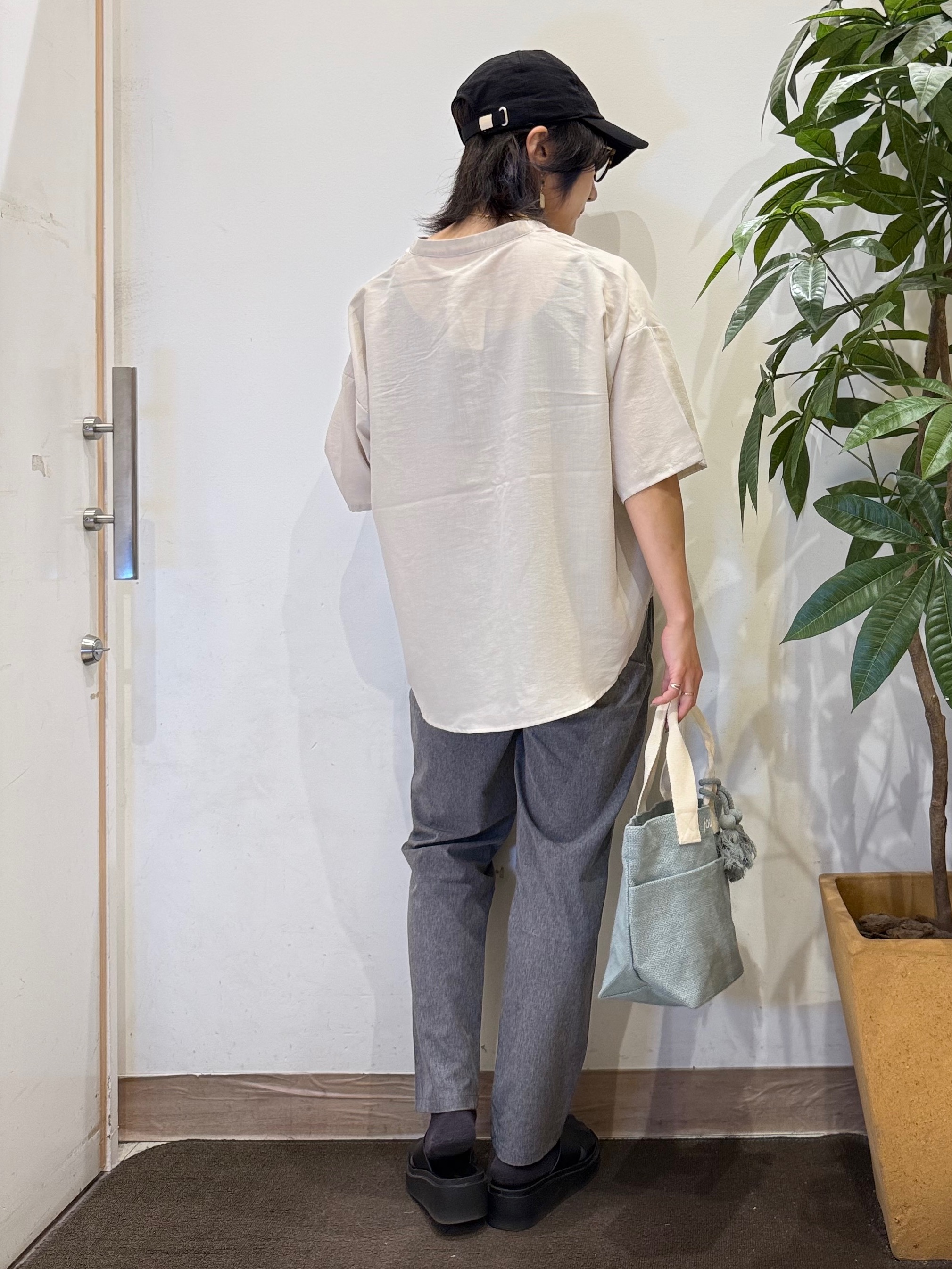 misakiさんの「SHOO･LA･RUE｜【洗濯機可/S-LL】大人の抜け感 ゆるっと5分袖シャツ」を使ったコーディネート