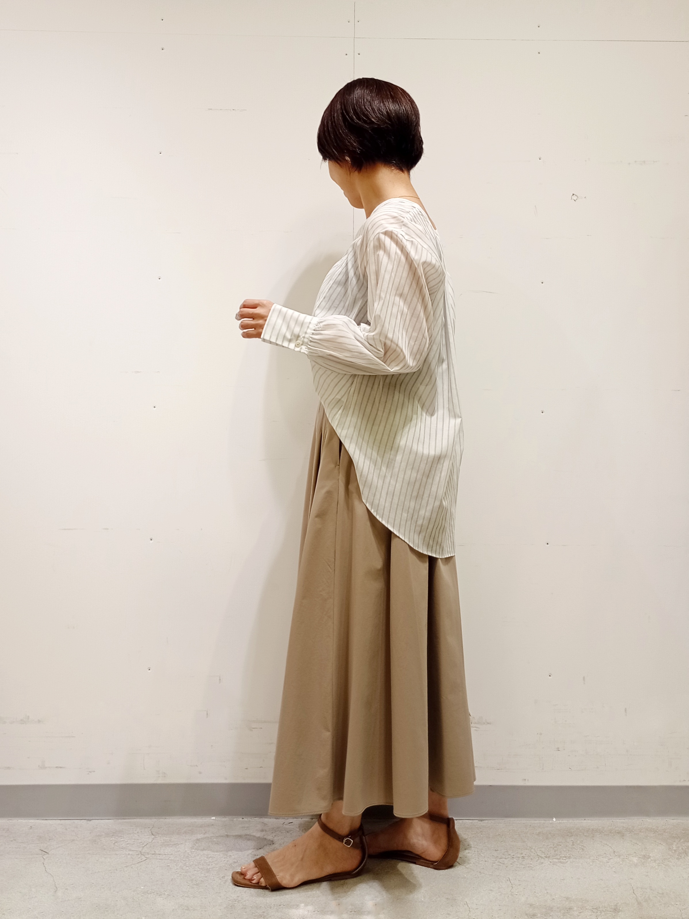 Kさんの「INDIVI｜【洗える／軽やか】無地＆ストライプ柄 切替タックブラウス」を使ったコーディネート