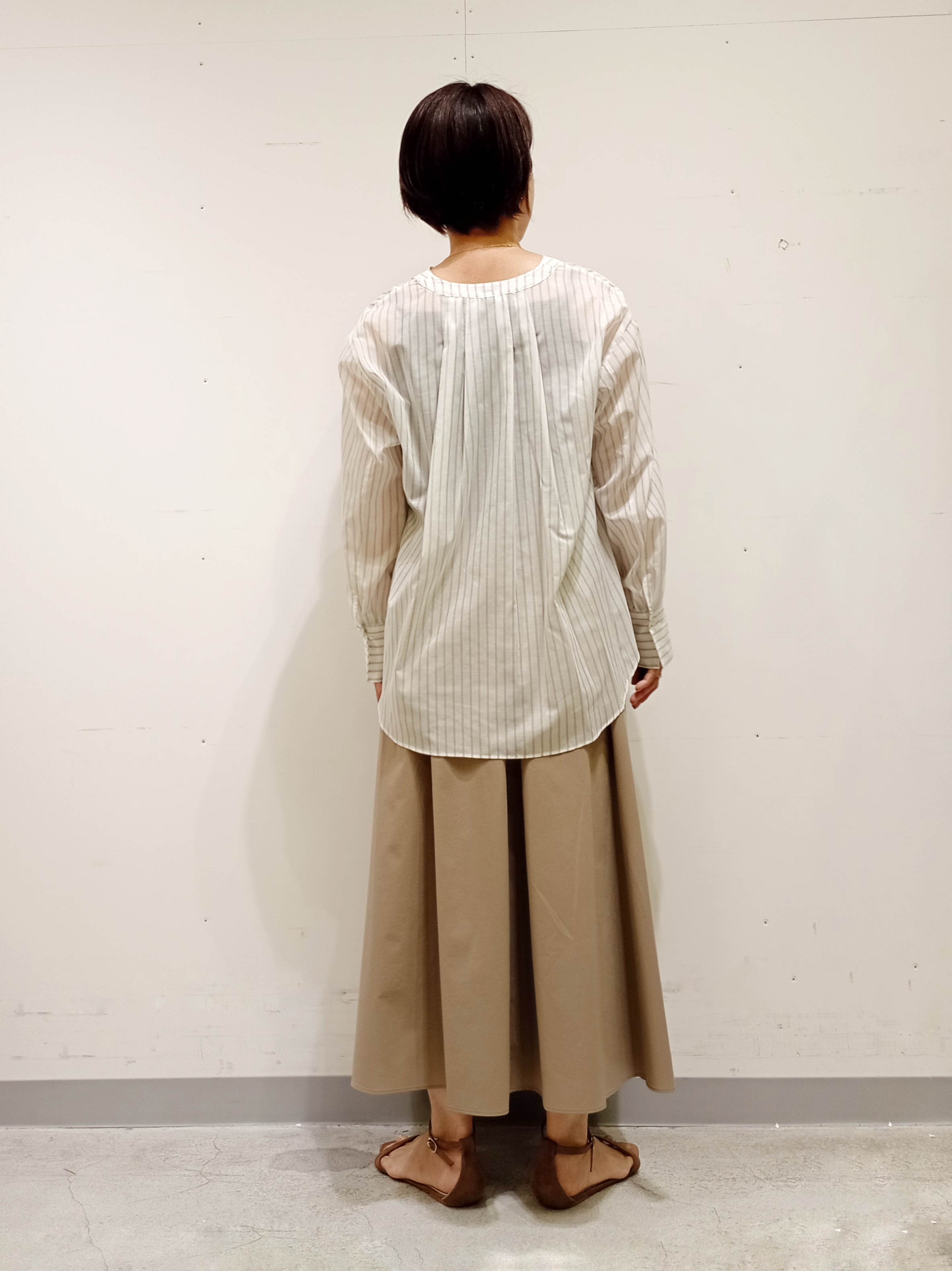 Kさんの「INDIVI｜【洗える／軽やか】無地＆ストライプ柄 切替タックブラウス」を使ったコーディネート