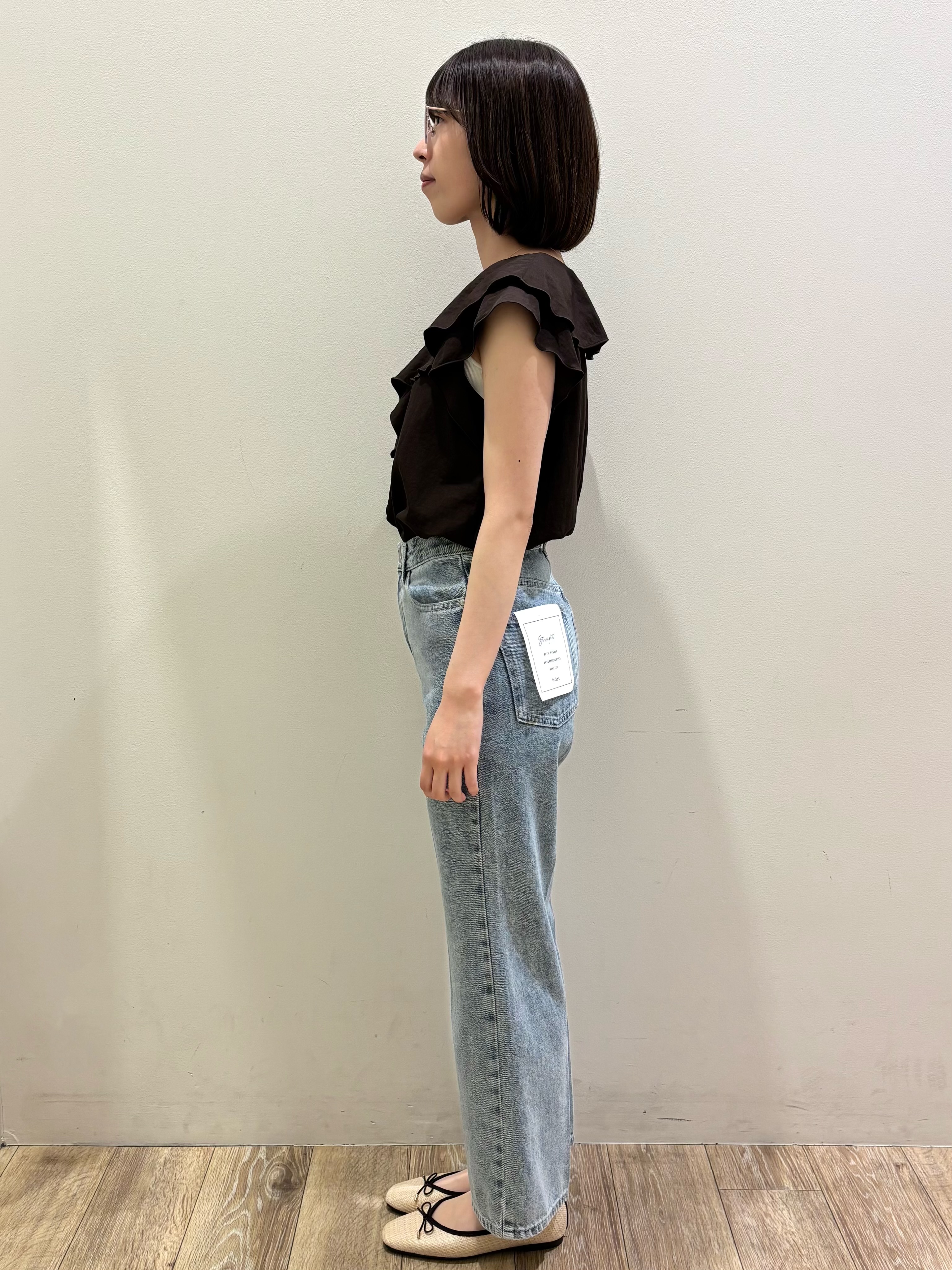 honamiさんの「index｜【接触冷感】マットサテンフリルフレンチブラウス《吸水速乾／防シワ／洗濯機OK》」を使ったコーディネート