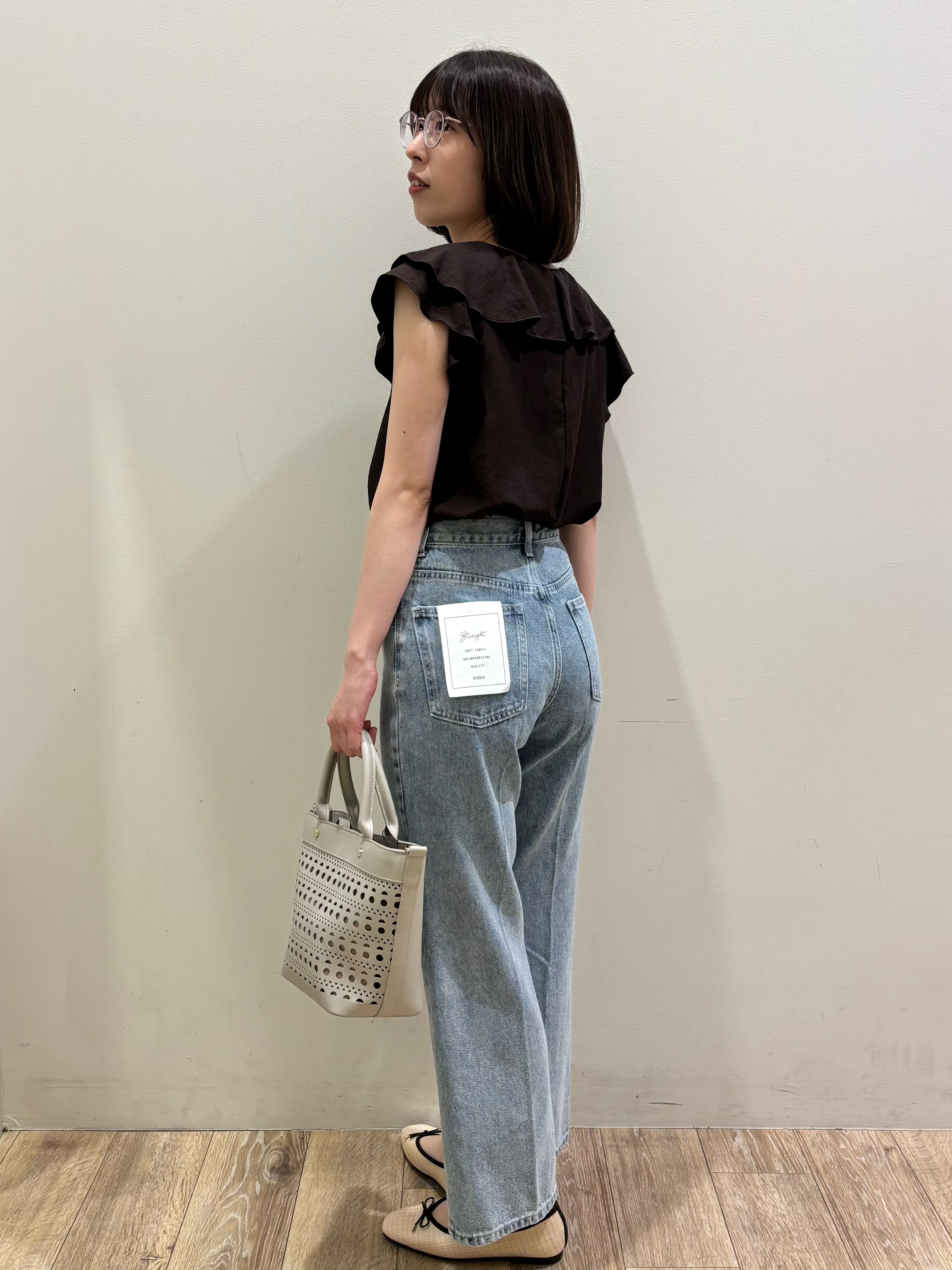 honamiさんの「index｜【接触冷感】マットサテンフリルフレンチブラウス《吸水速乾／防シワ／洗濯機OK》」を使ったコーディネート