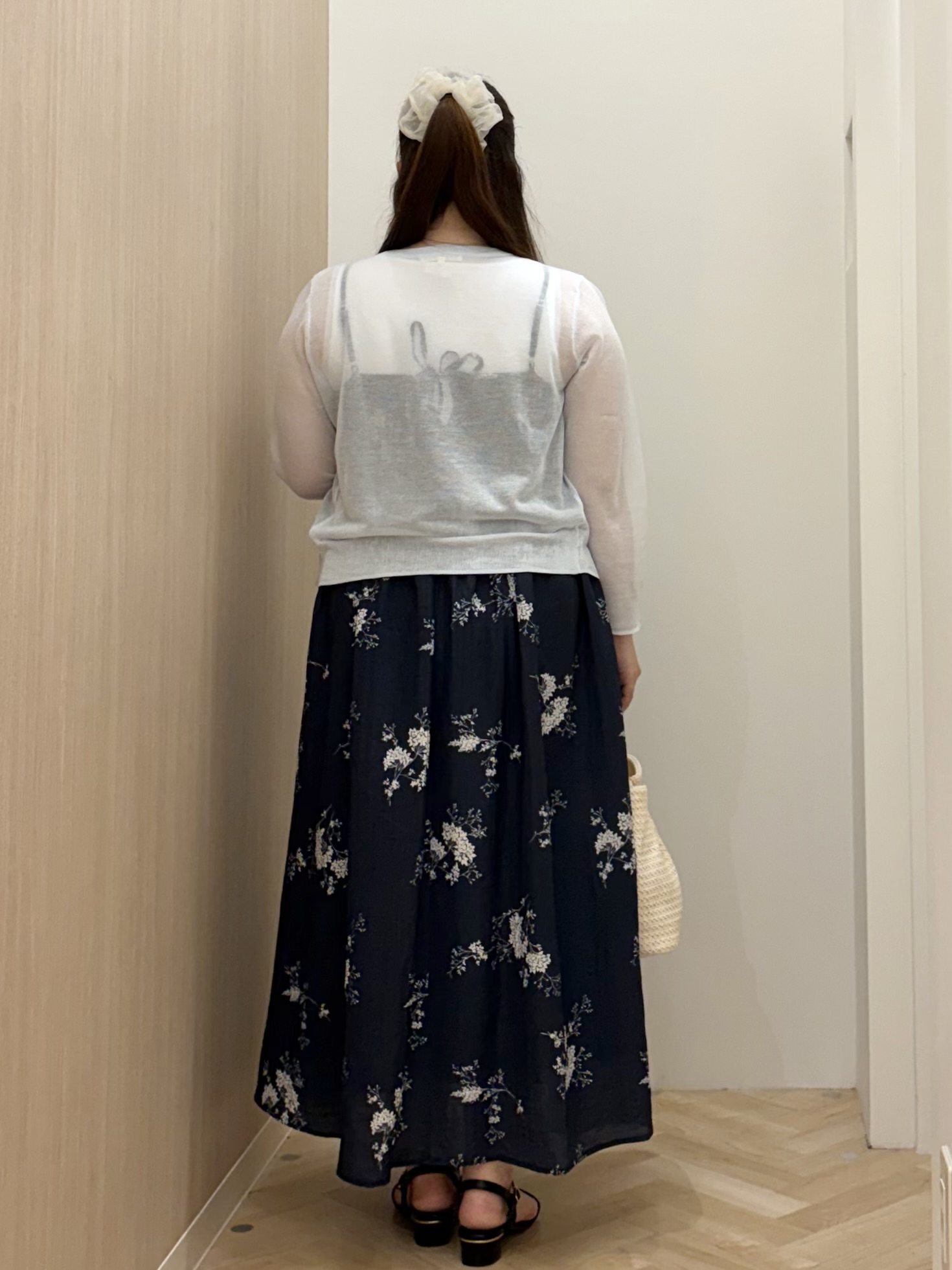 akariさんの「grove｜高評価！【洗える/名品】大人の透け感、シアーカーディガン」を使ったコーディネート