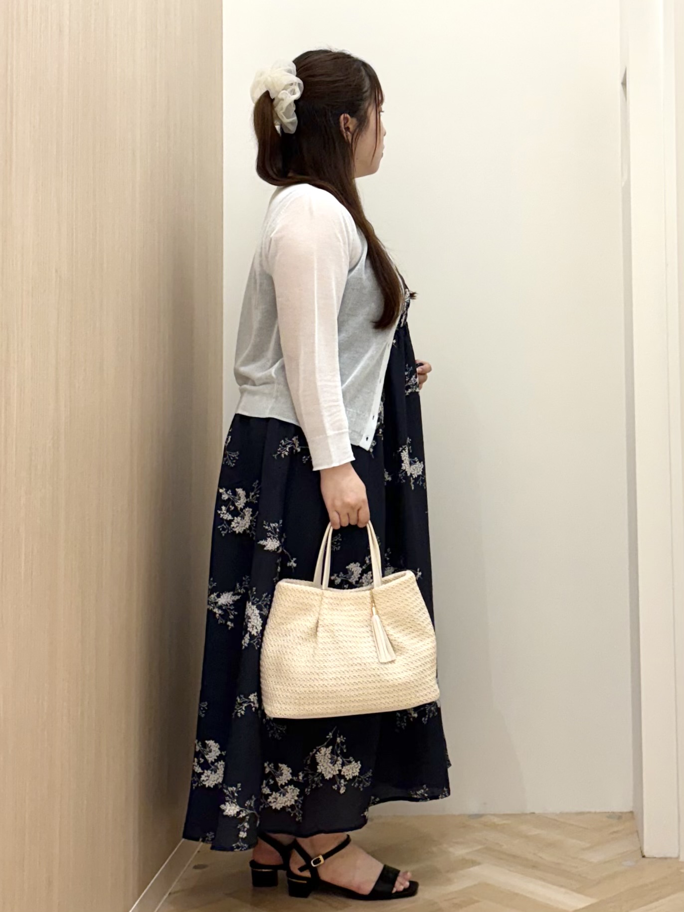 akariさんの「grove｜高評価！【洗える/名品】大人の透け感、シアーカーディガン」を使ったコーディネート
