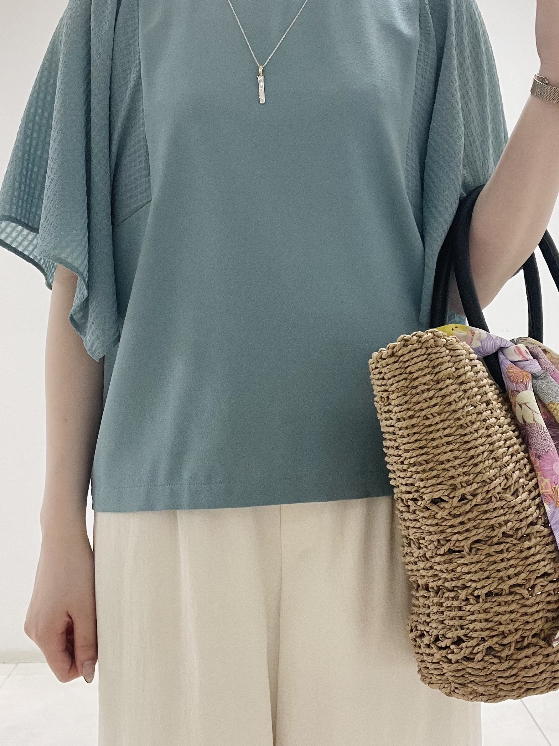 mさんの「INDIVI｜【洗える／シアーチェック柄】異素材コンビスリーブトップス」を使ったコーディネート