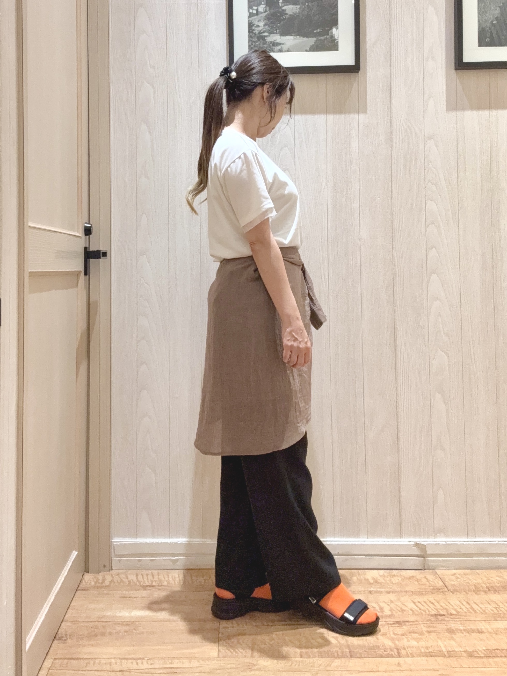 COSさんの「SHOO･LA･RUE｜【ひんやり/S-LL/洗濯機可】色・柄選べる お袖チュールレイヤード プリントアソートTシャツ」を使ったコーディネート