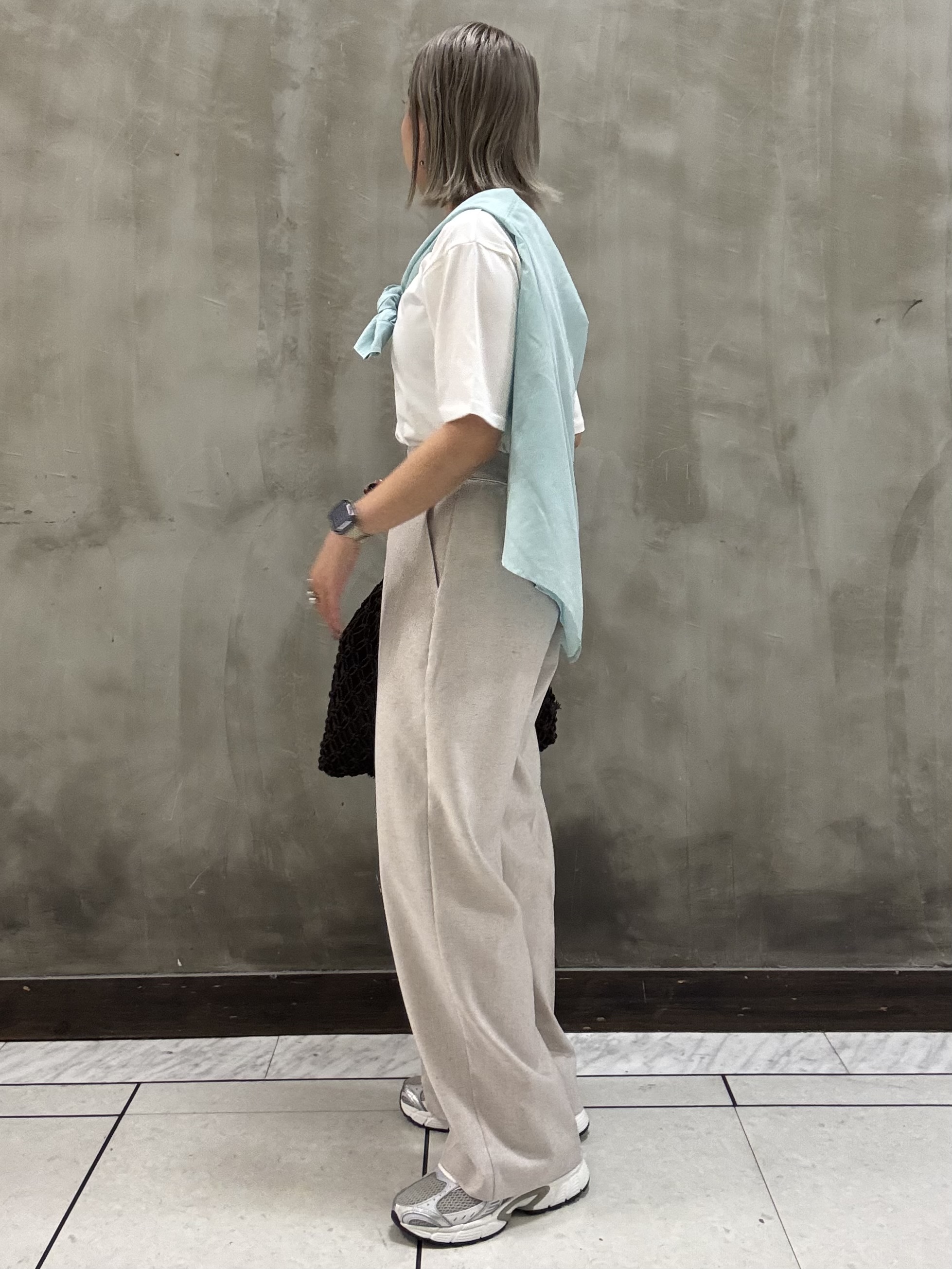 minaさんの「grove｜【洗濯機OK】朝晩の気温差に◎軽やかシアーシャツ」を使ったコーディネート