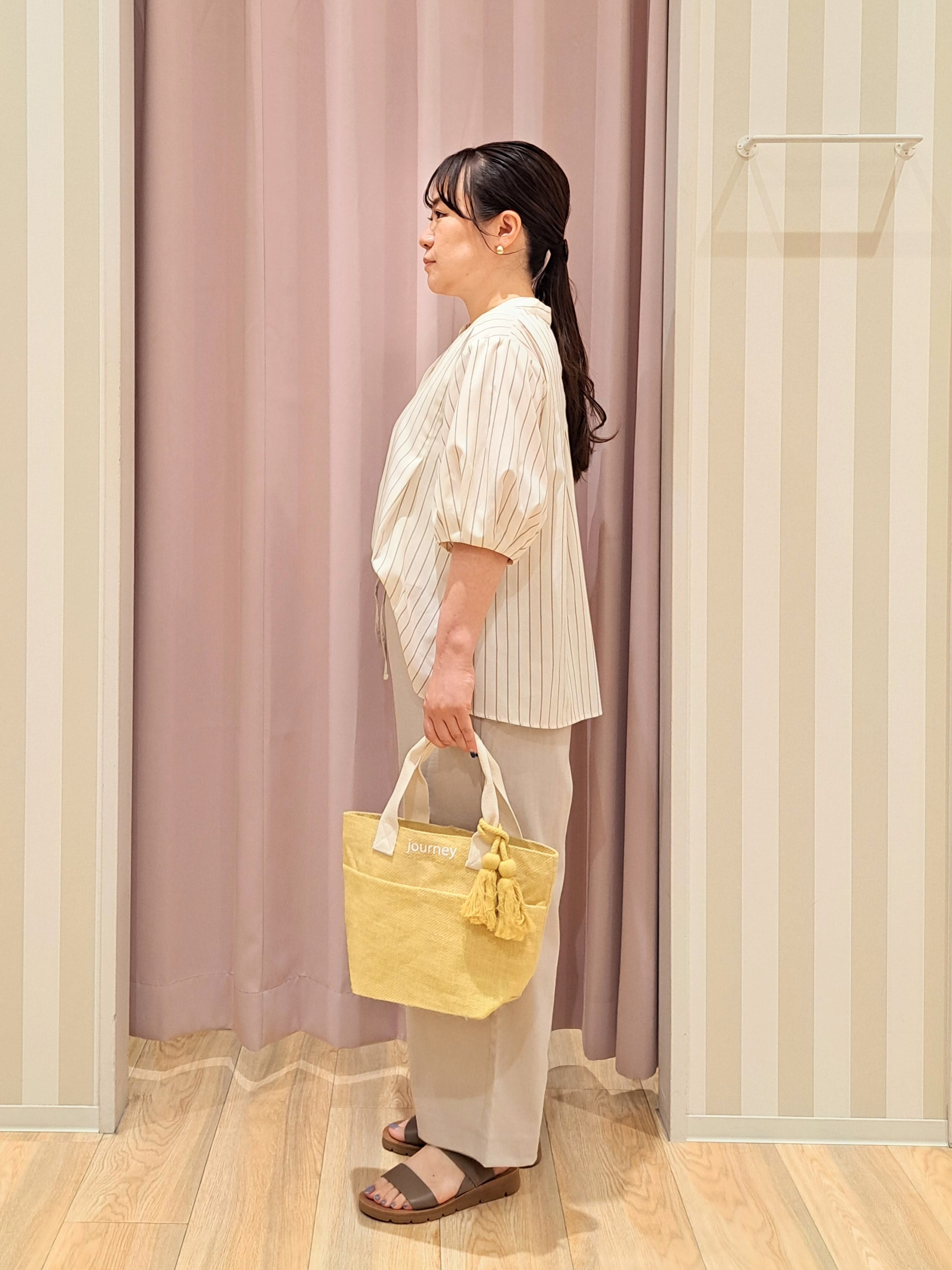 sho*さんの「SHOO･LA･RUE｜【高レビュー/洗濯後しわになりにくい/インせず着られる】自然に体型カバー 麻調ペプラムブラウス」を使ったコーディネート