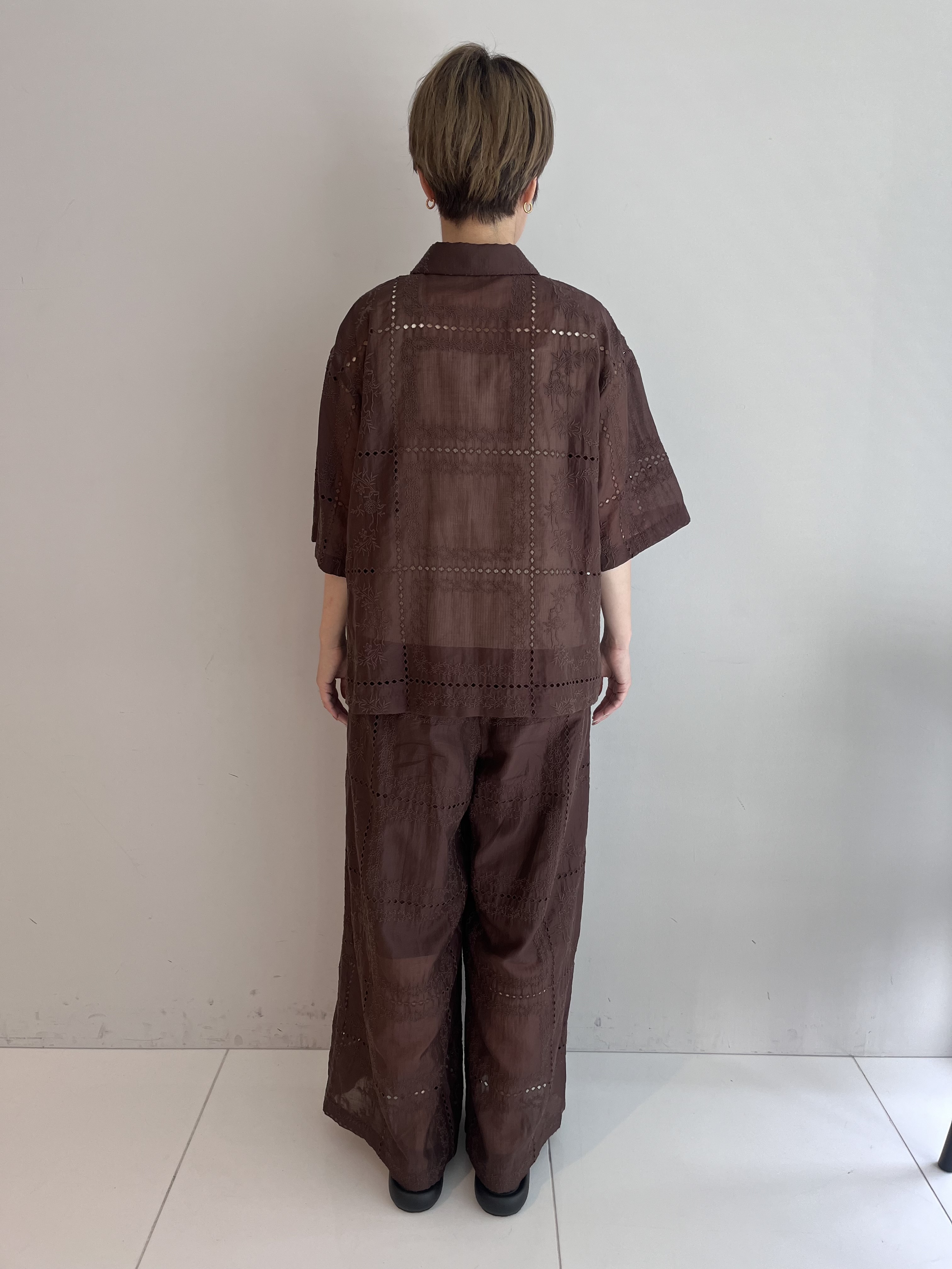 Mariko.Sさんの「OPAQUE.CLIP｜刺繍ハーフスリーブシャツ／セットアップ対応可【洗濯機OK】」を使ったコーディネート