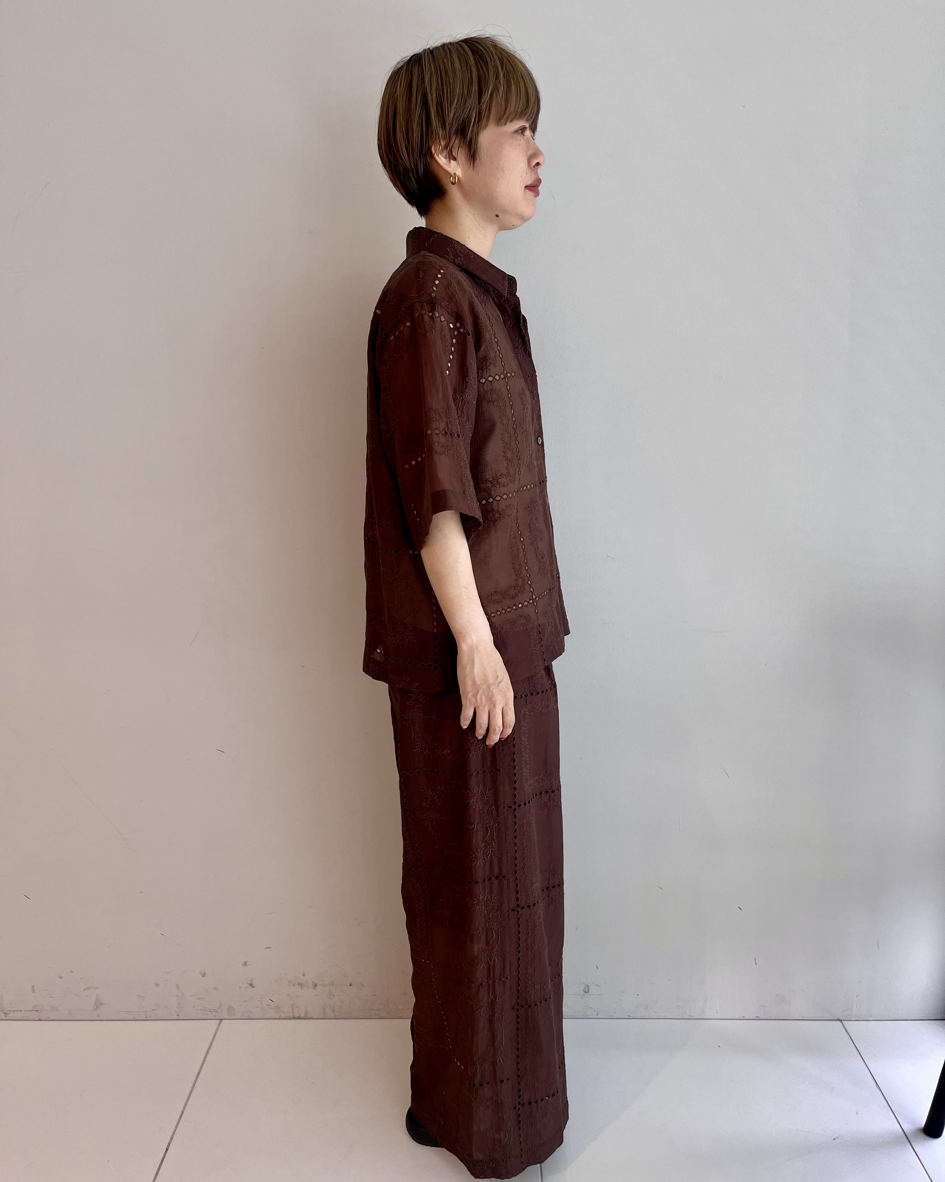 Mariko.Sさんの「OPAQUE.CLIP｜刺繍ハーフスリーブシャツ／セットアップ対応可【洗濯機OK】」を使ったコーディネート