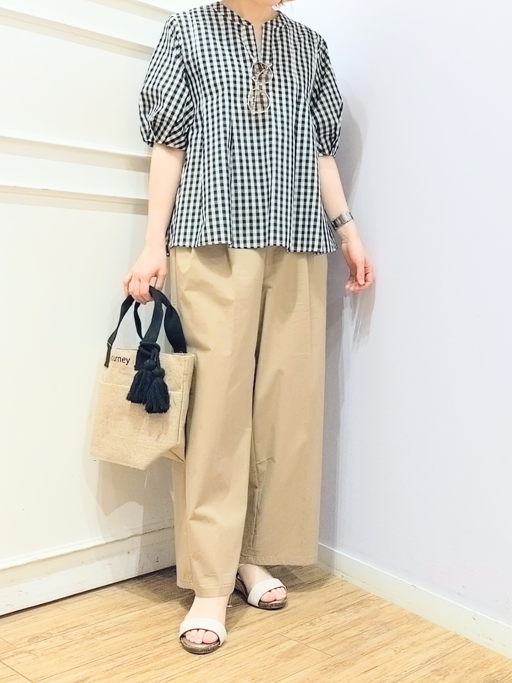 miomioさんの「SHOO･LA･RUE｜【高レビュー/洗濯後しわになりにくい/インせず着られる】自然に体型カバー 麻調ペプラムブラウス」を使ったコーディネート