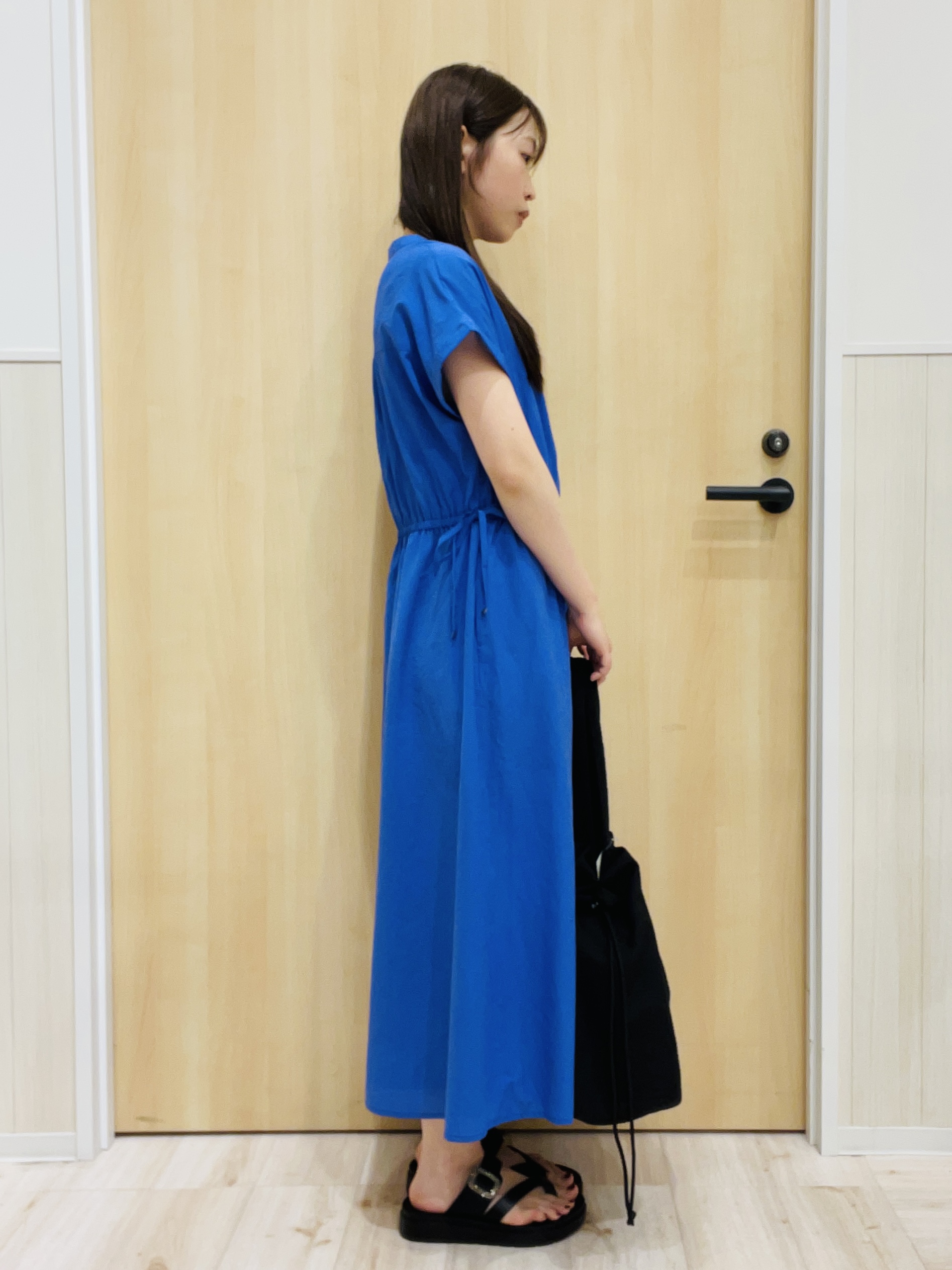 minamiさんの「SHOO･LA･RUE｜【S-LL/UV/吸水速乾/洗濯機可】通気性〇 ギャザーリボンワンピース」を使ったコーディネート