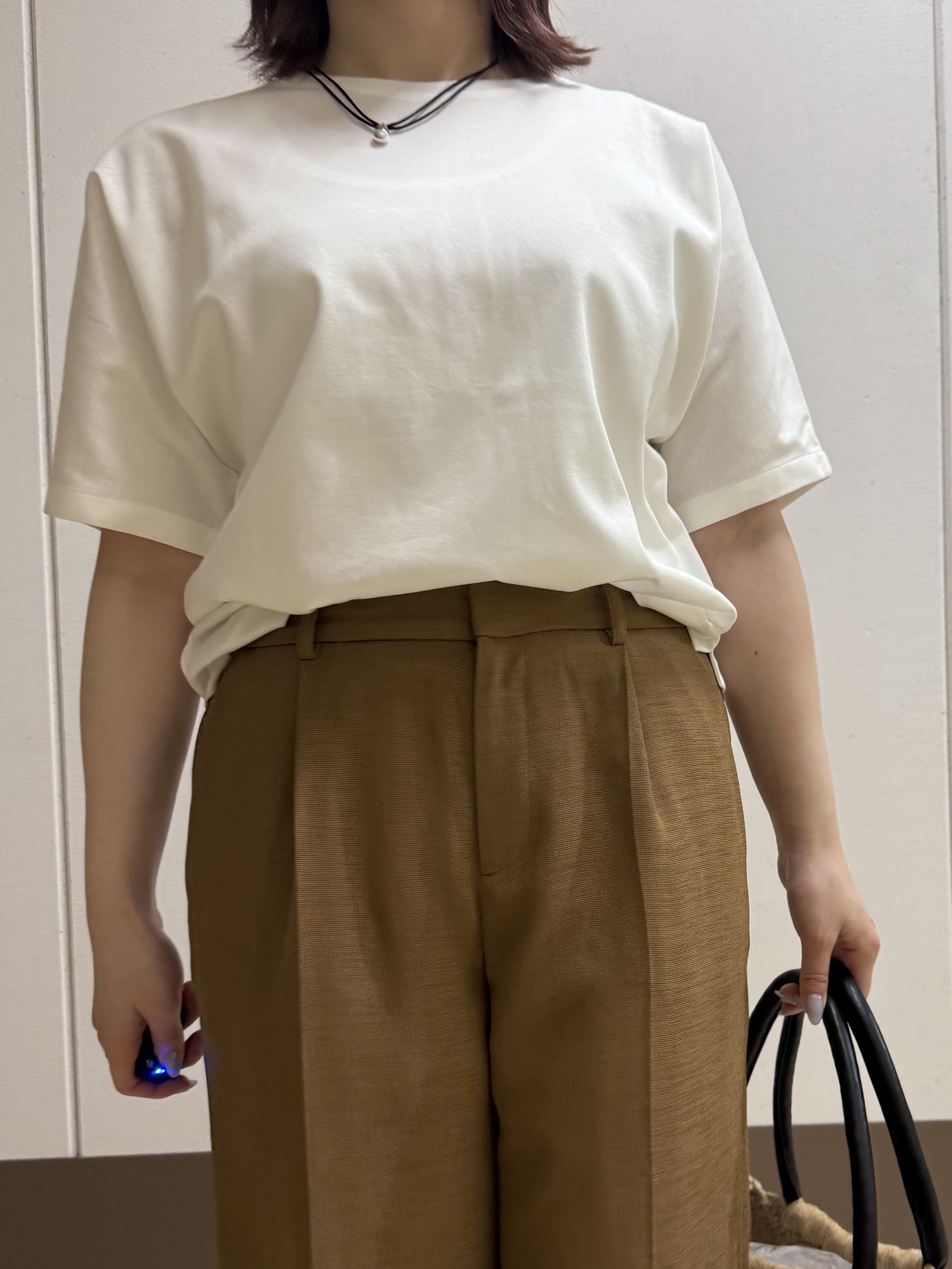 Rikoさんの「INDIVI｜【汗ジミ防止／褒められTシャツ】上品カジュアル！ドルマンTシャツ」を使ったコーディネート