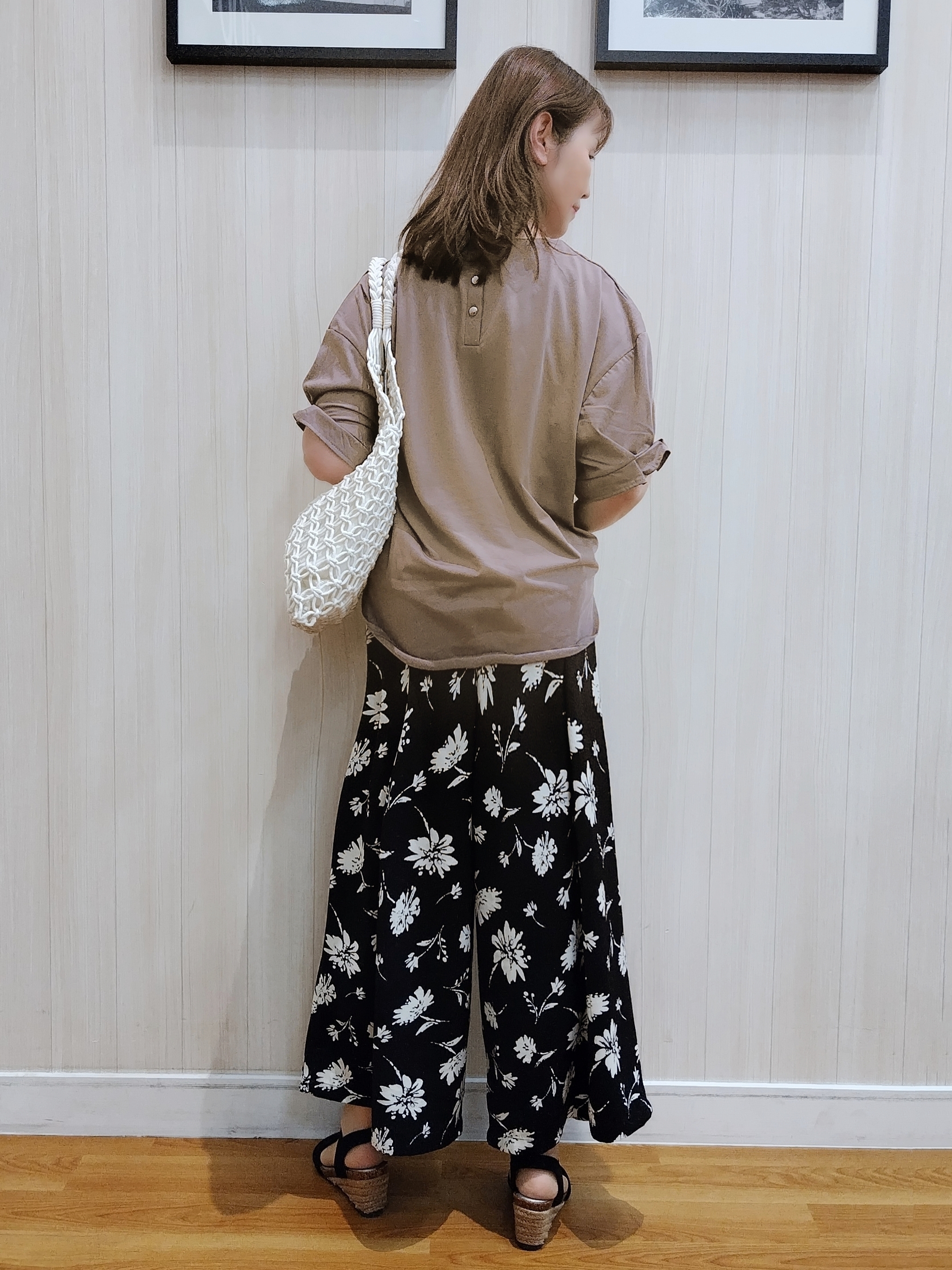 yseさんの「SHOO･LA･RUE｜【ひんやり/UV/S-LL】お袖ふんわり二の腕カバー ぷっくりラメプリントTシャツ」を使ったコーディネート
