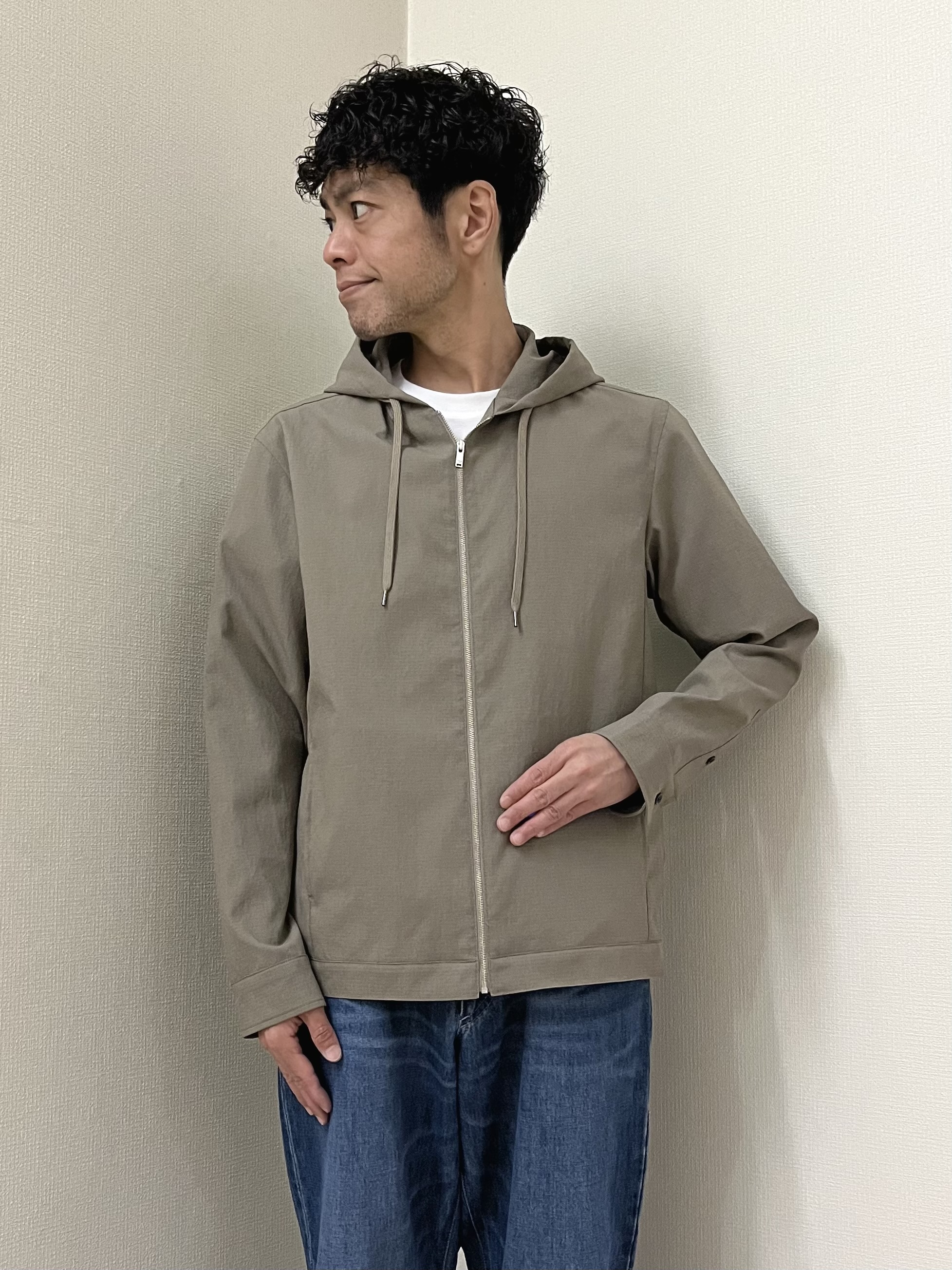 URAさんの「TAKEO KIKUCHI｜【撥水・洗える・シワになりにくい】 リランチェ（R） フードブルゾン」を使ったコーディネート