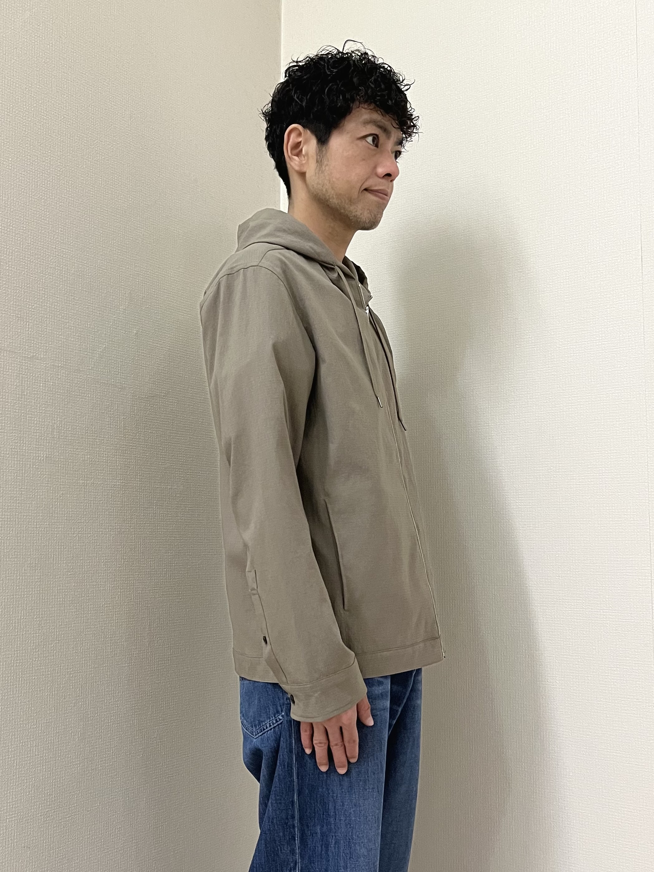 URAさんの「TAKEO KIKUCHI｜【撥水・洗える・シワになりにくい】 リランチェ（R） フードブルゾン」を使ったコーディネート