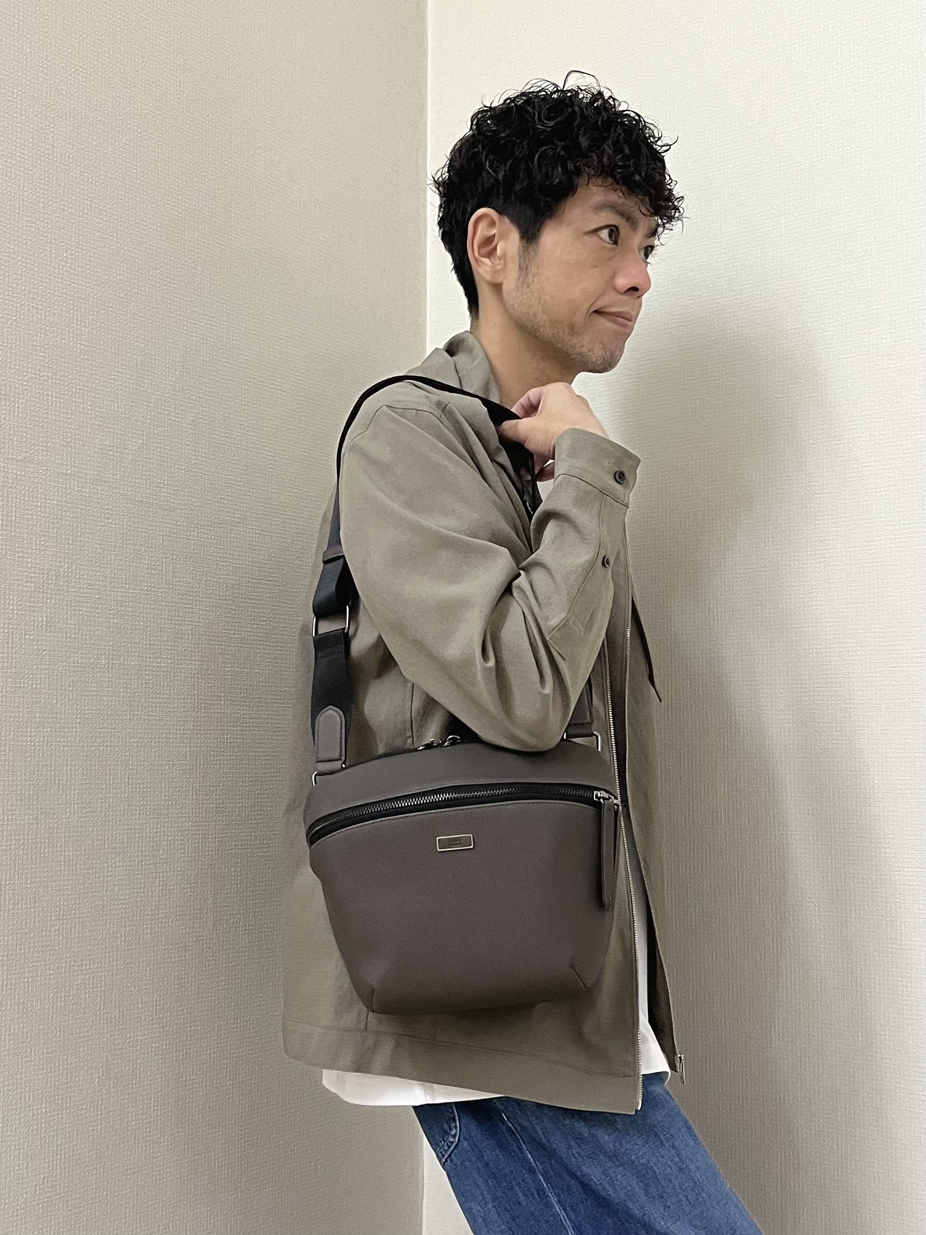 URAさんの「TAKEO KIKUCHI｜【撥水・洗える・シワになりにくい】 リランチェ（R） フードブルゾン」を使ったコーディネート
