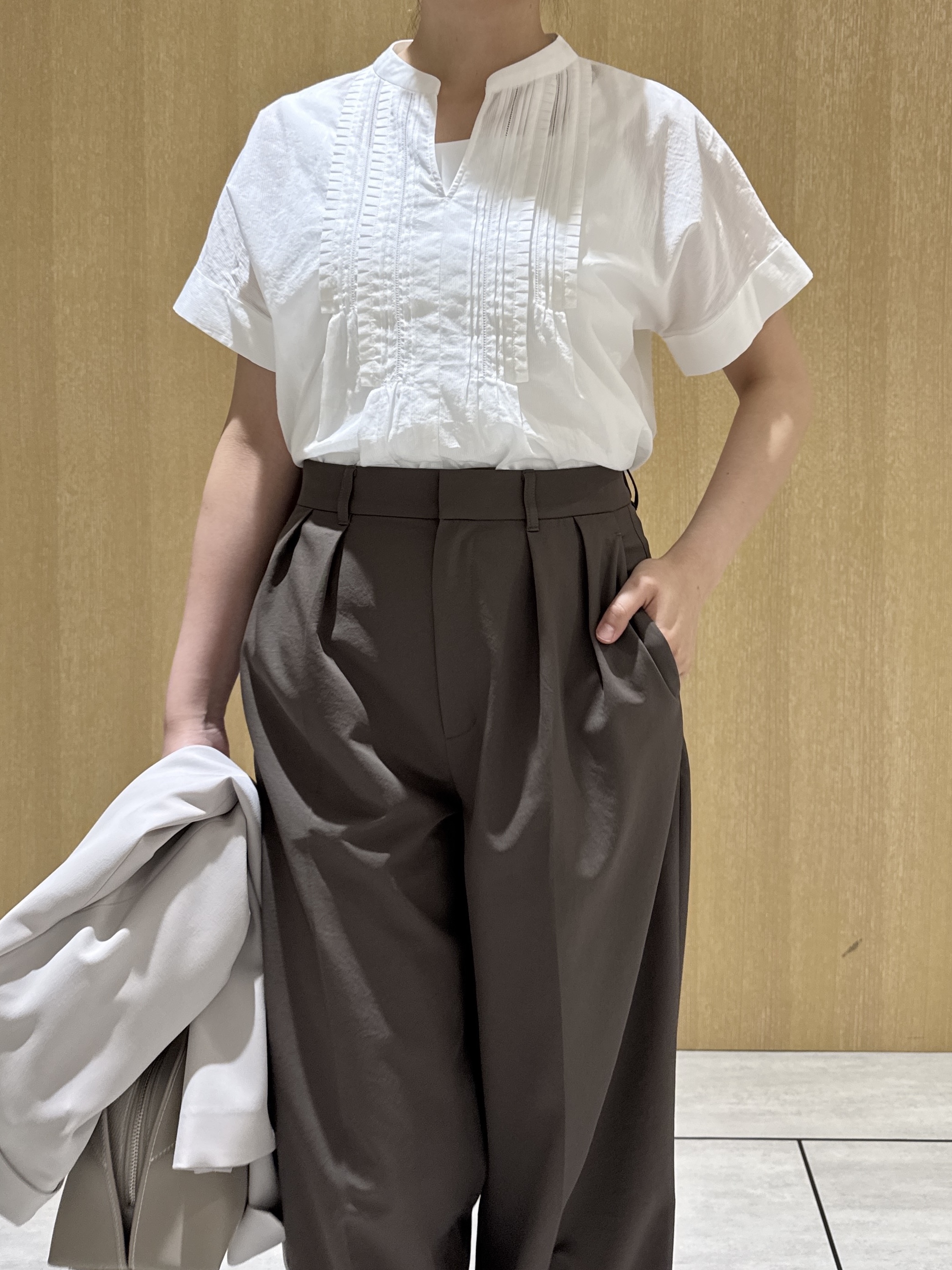 nanaさんの「UNTITLED｜【清涼感/コットン100%】モダンクラフトブラウス」を使ったコーディネート