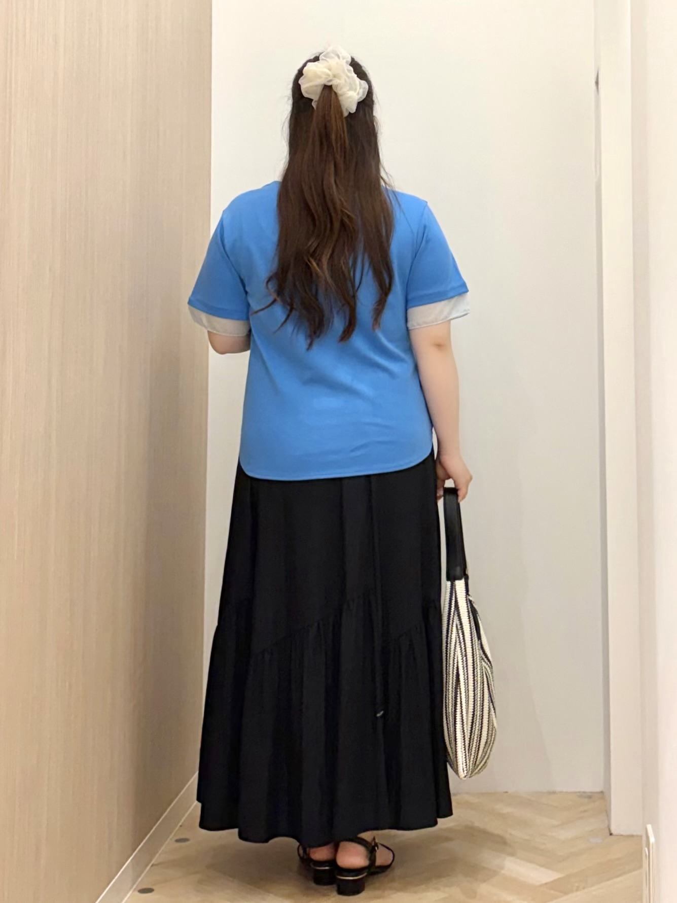 akariさんの「grove｜【二の腕カバー/UVカット】袖口シアースクエアネックTシャツ」を使ったコーディネート