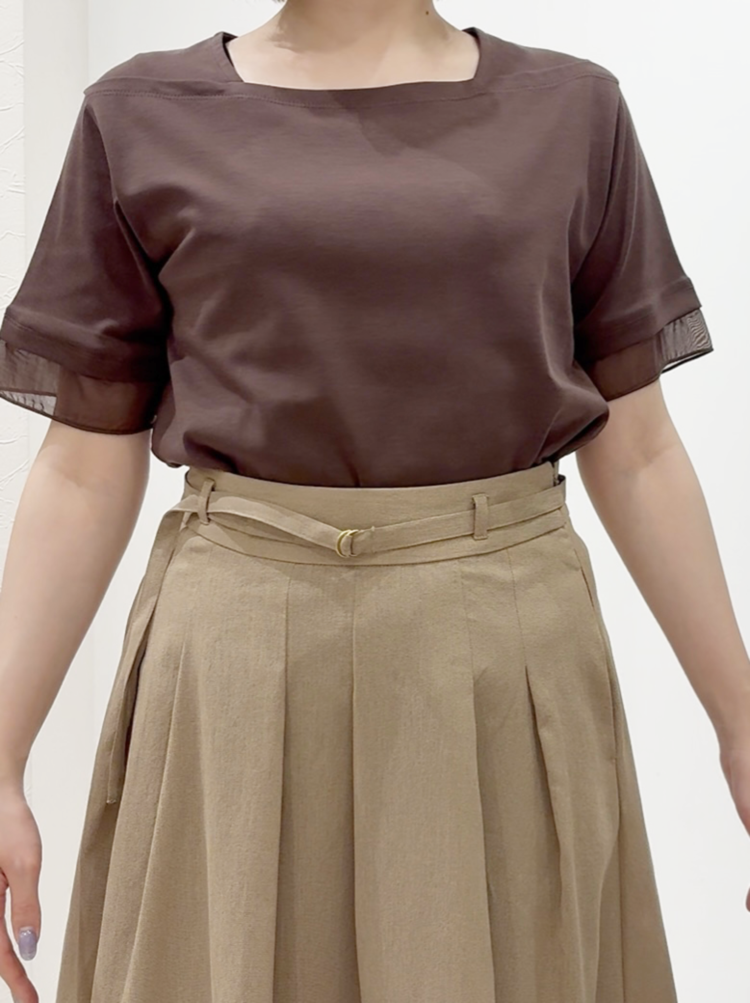 しかっちさんの「grove｜【二の腕カバー/UVカット】袖口シアースクエアネックTシャツ」を使ったコーディネート
