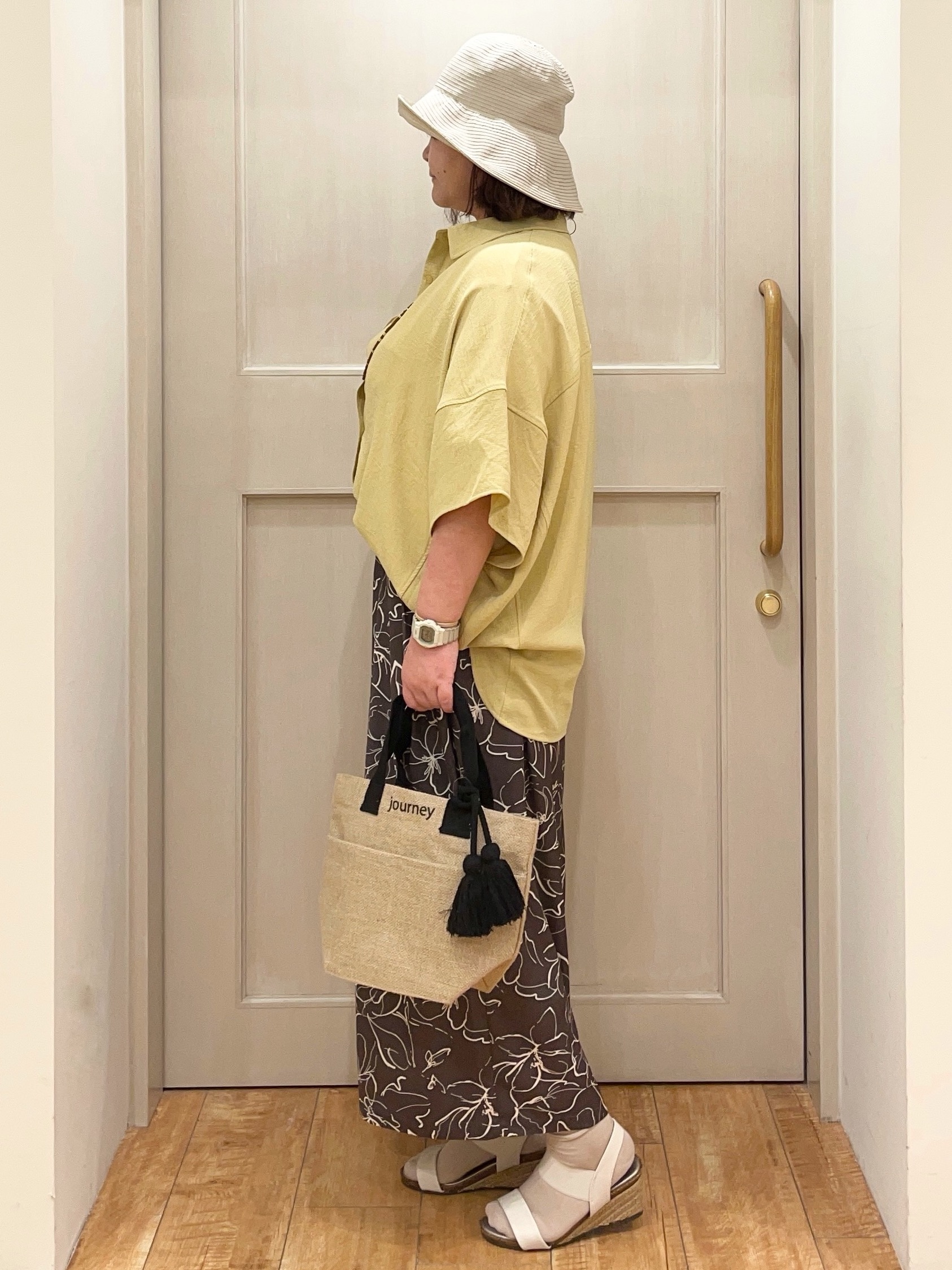 はまちゃんさんの「SHOO･LA･RUE｜【高レビュー/洗濯後しわになりにくい/体型カバー】きちんとゆるっと 大人の抜け感 ポンチョ風カラーシ」を使ったコーディネート