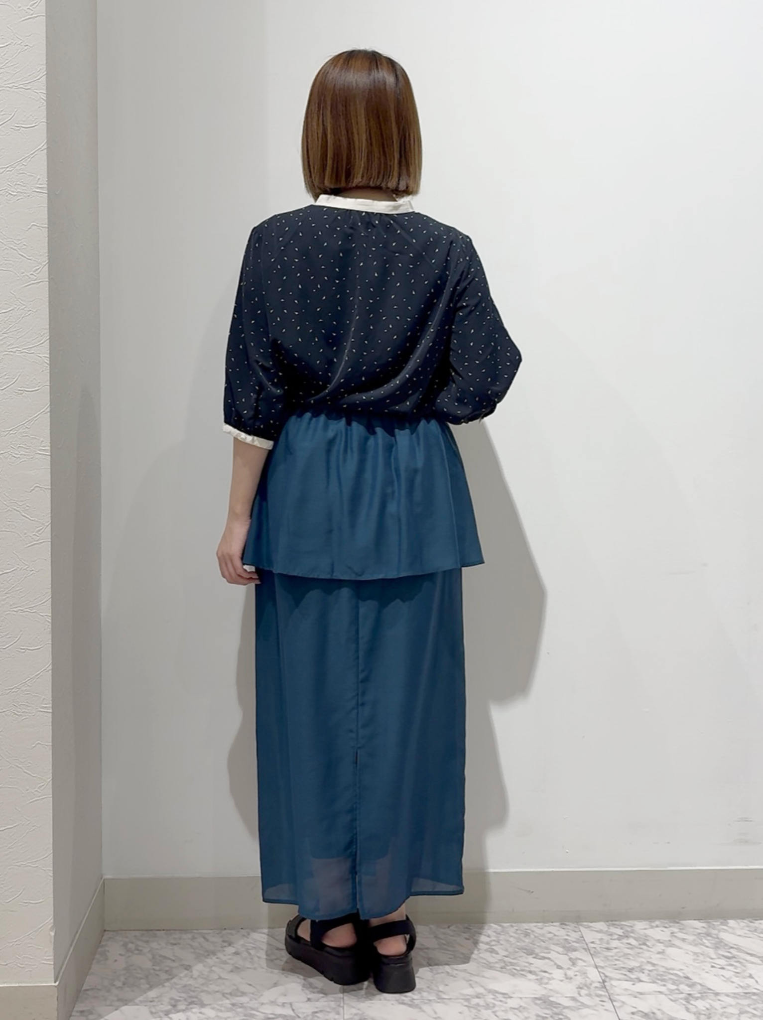 しかっちさんの「grove｜【二の腕カバー・お仕事】フロントタック配色ブラウス」を使ったコーディネート