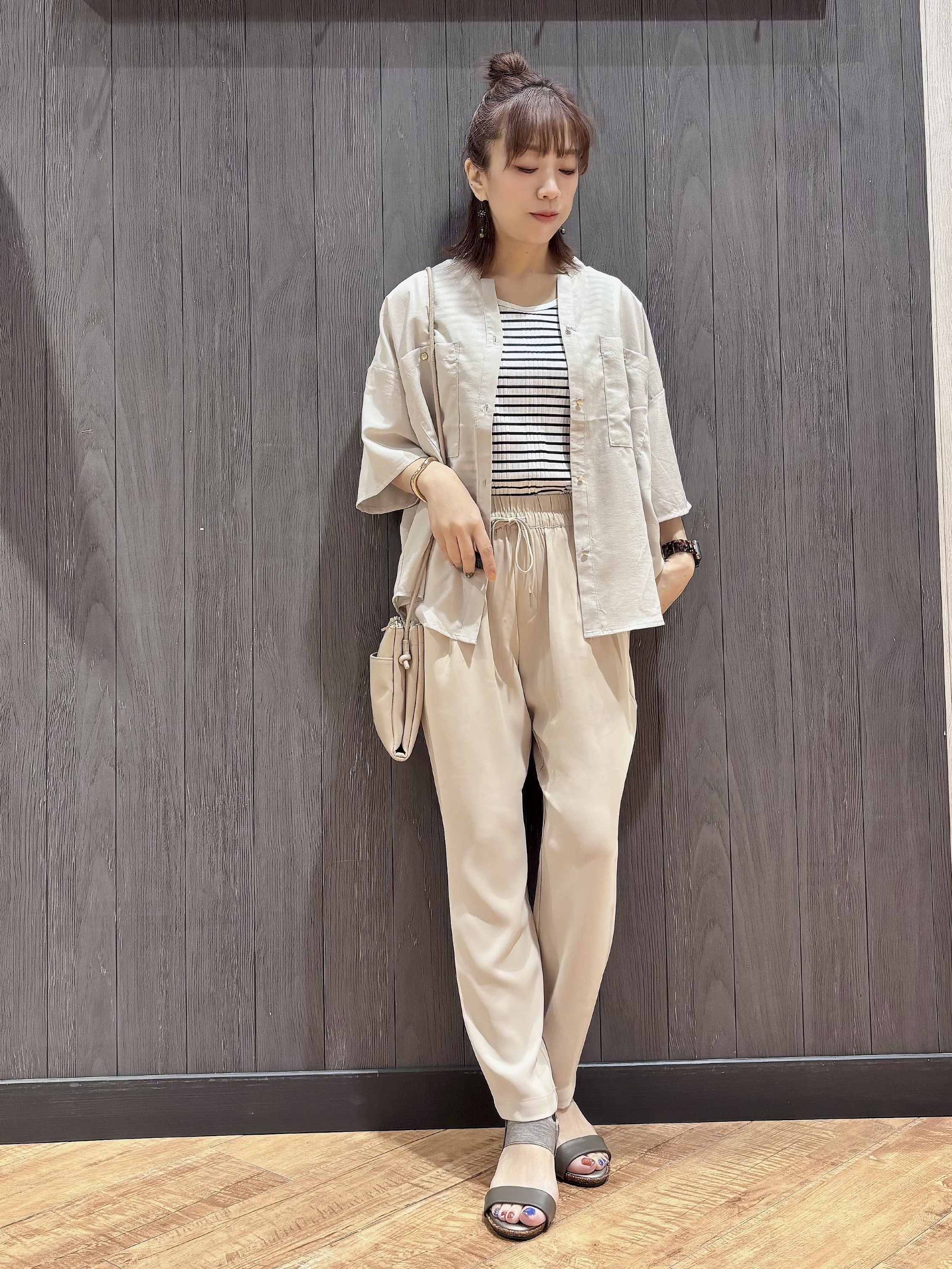 meiさんの「SHOO･LA･RUE｜【洗濯機可/S-LL】大人の抜け感 ゆるっと5分袖シャツ」を使ったコーディネート