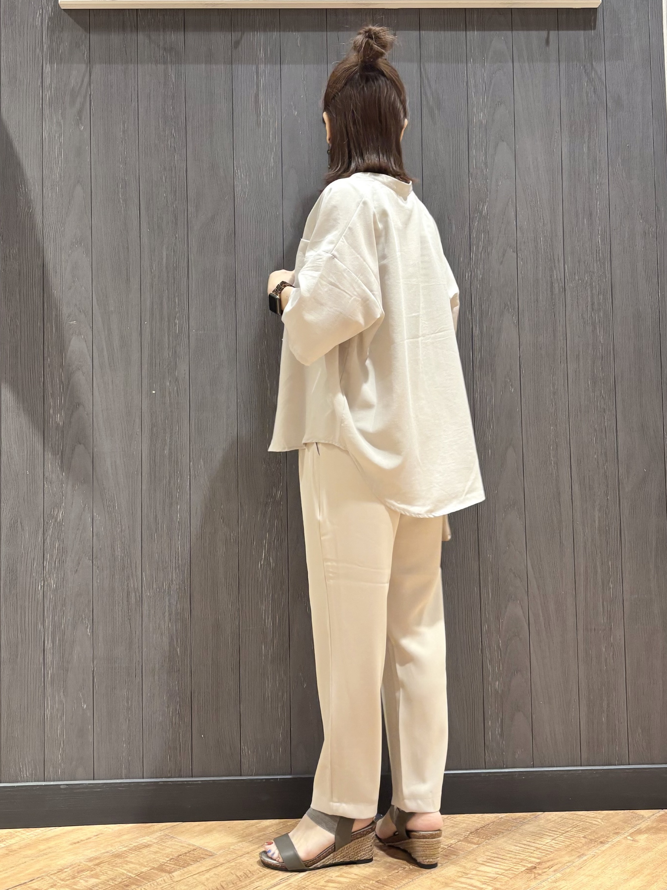 meiさんの「SHOO･LA･RUE｜【洗濯機可/S-LL】大人の抜け感 ゆるっと5分袖シャツ」を使ったコーディネート
