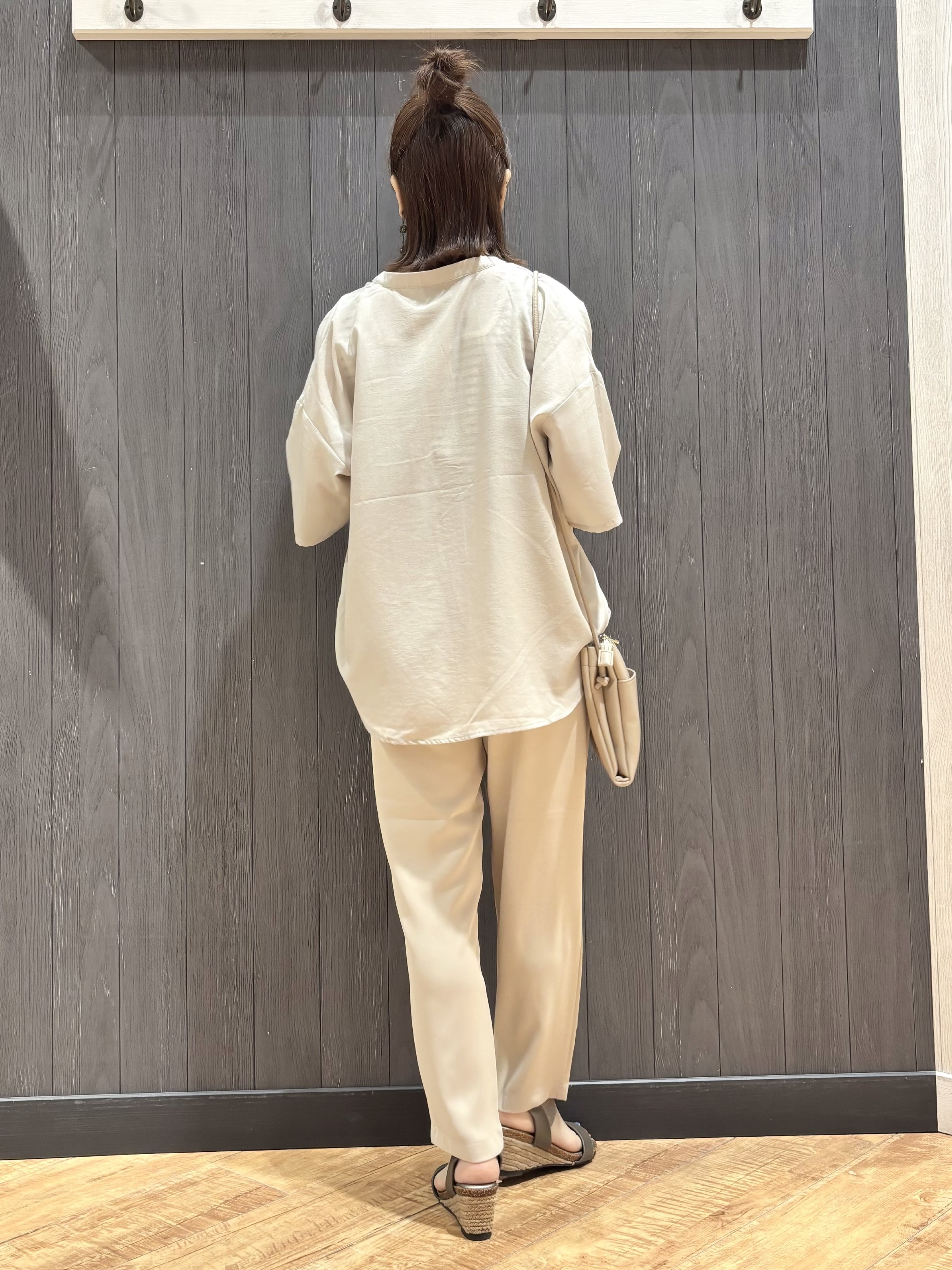 meiさんの「SHOO･LA･RUE｜【洗濯機可/S-LL】大人の抜け感 ゆるっと5分袖シャツ」を使ったコーディネート