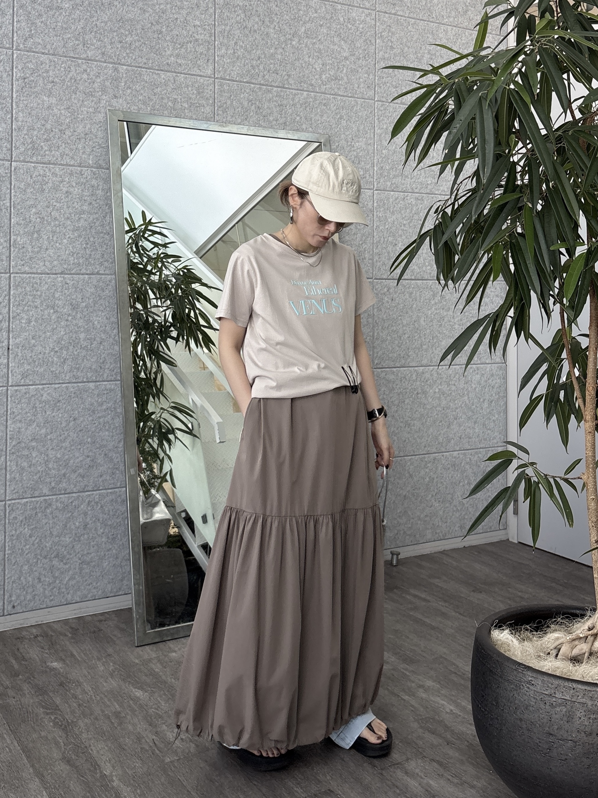 kotakiさんの「INDIVI｜タイポグラフィTシャツ【接触冷感】」を使ったコーディネート