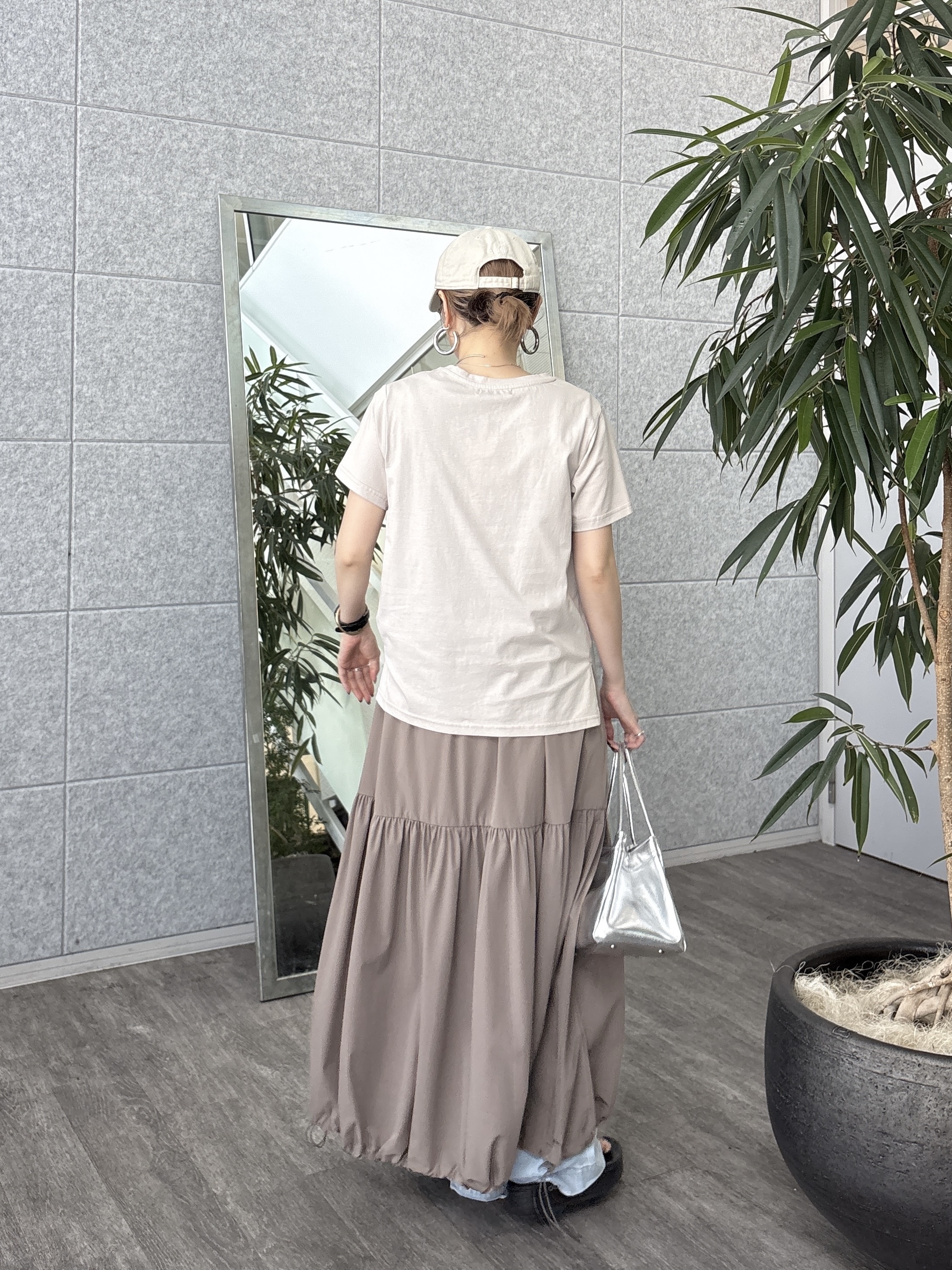 kotakiさんの「INDIVI｜タイポグラフィTシャツ【接触冷感】」を使ったコーディネート