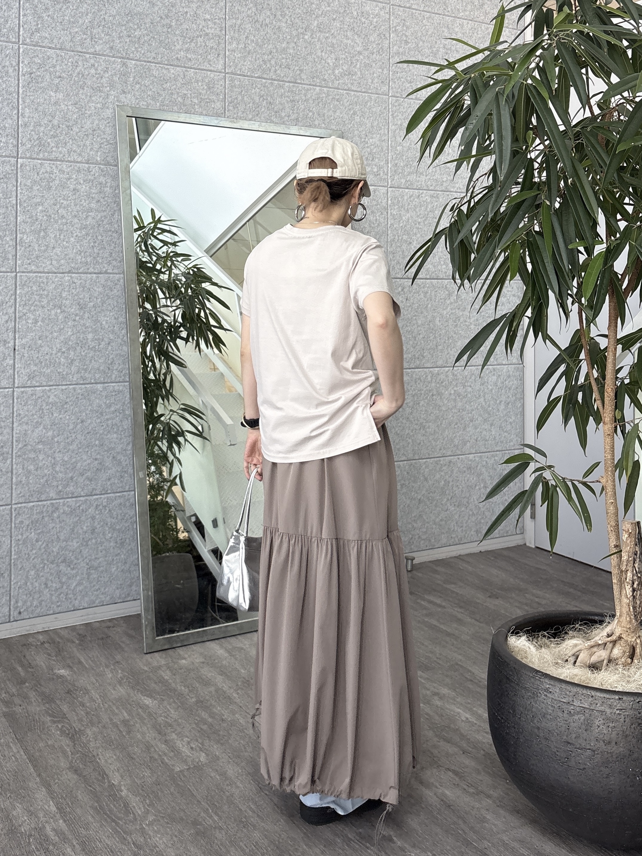 kotakiさんの「INDIVI｜タイポグラフィTシャツ【接触冷感】」を使ったコーディネート