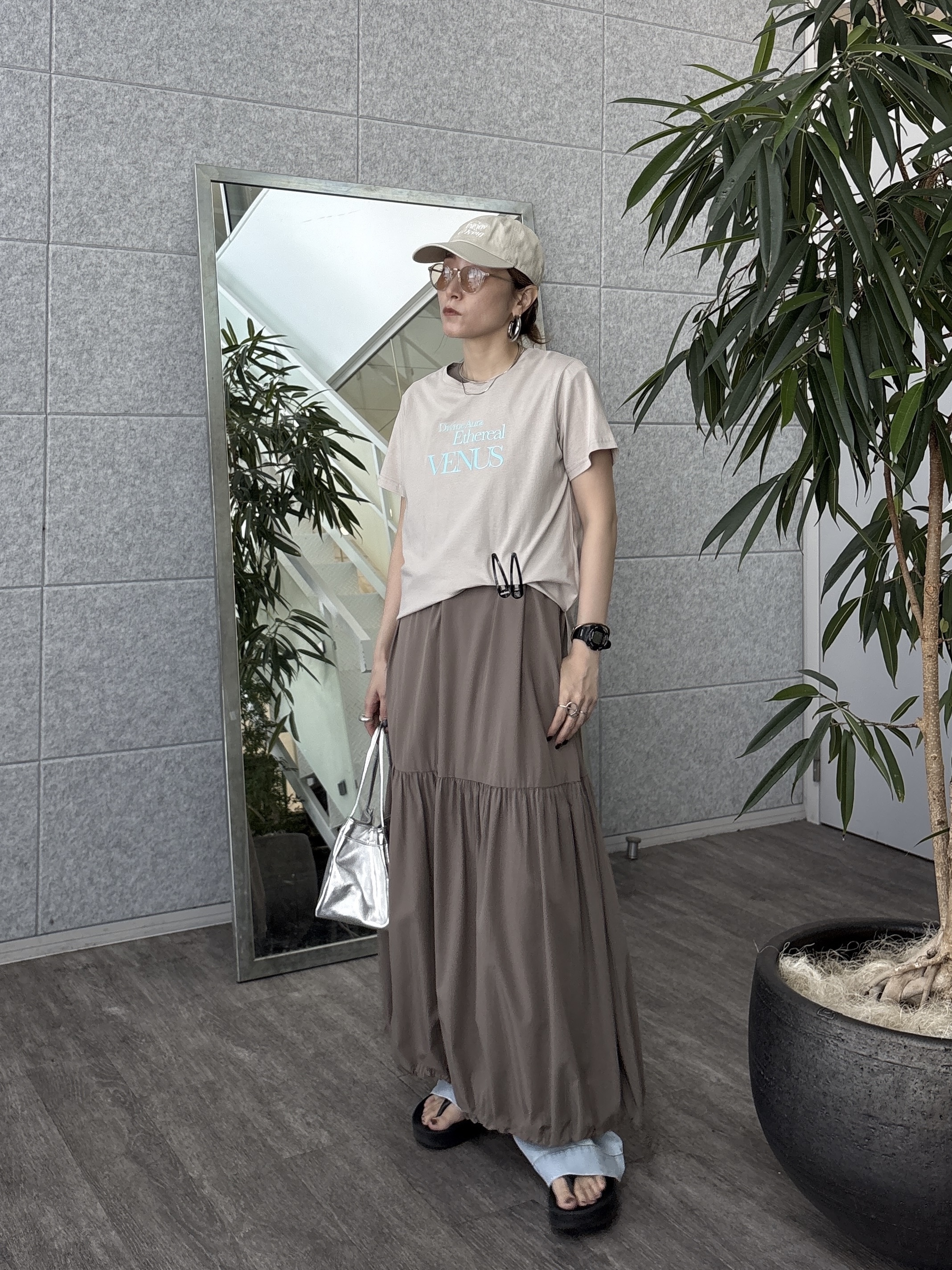 kotakiさんの「INDIVI｜タイポグラフィTシャツ【接触冷感】」を使ったコーディネート
