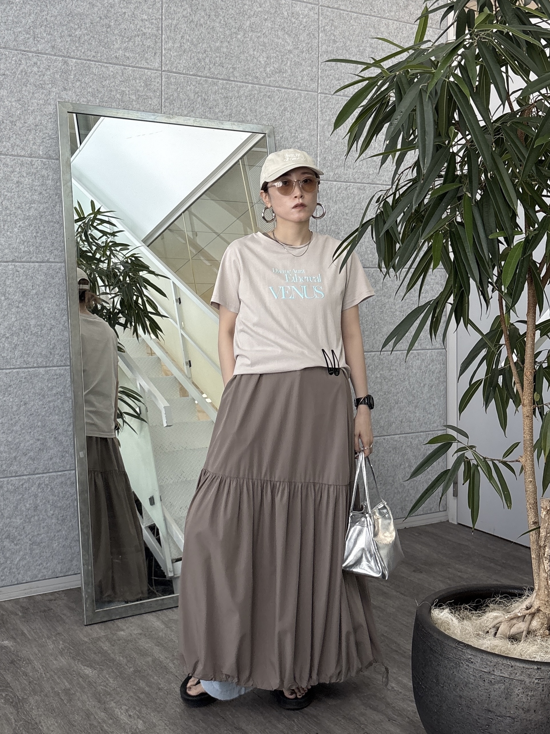 kotakiさんの「INDIVI｜タイポグラフィTシャツ【接触冷感】」を使ったコーディネート