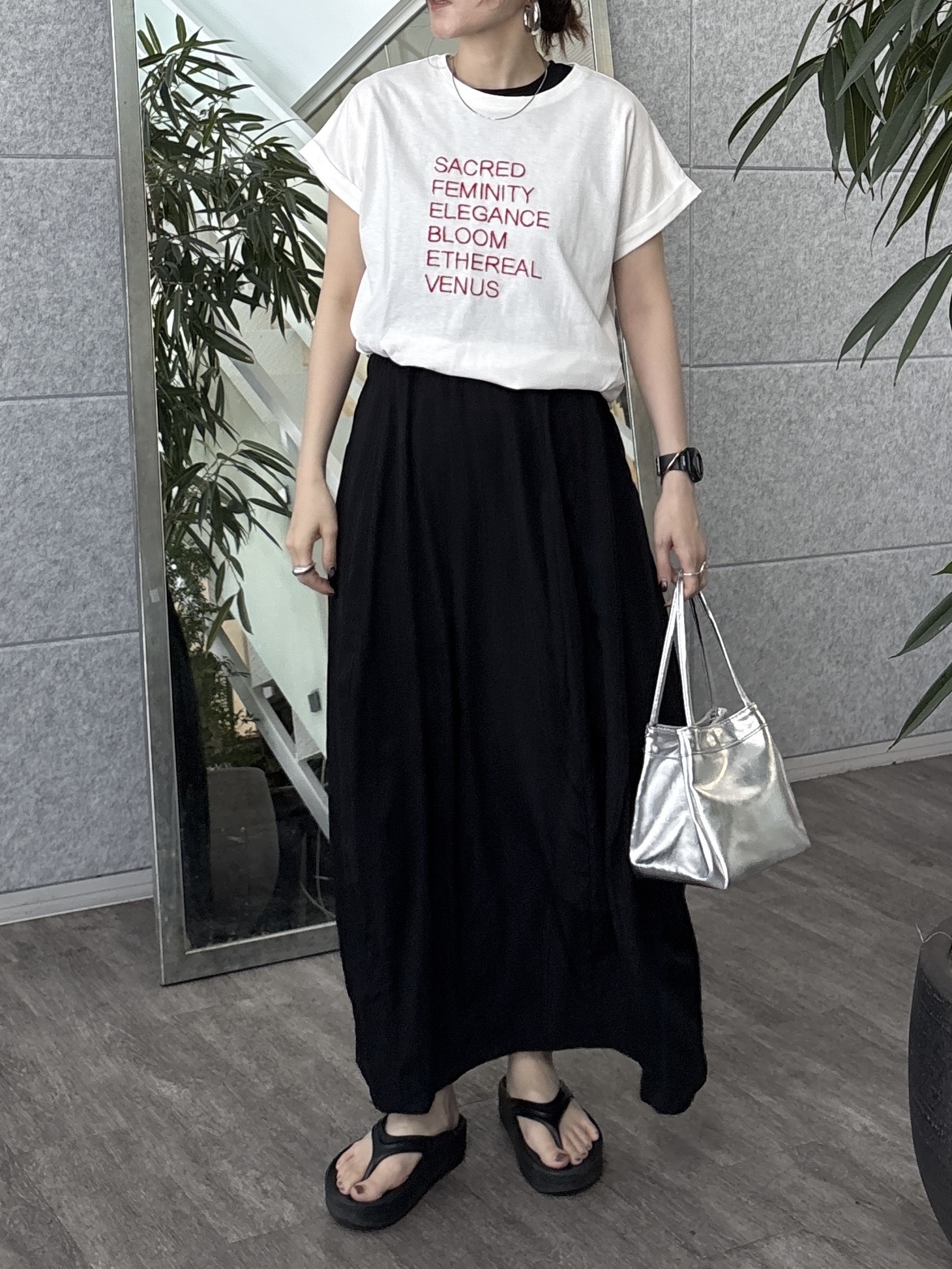 kotakiさんの「INDIVI｜刺繍フレーズTシャツ【再入荷】」を使ったコーディネート