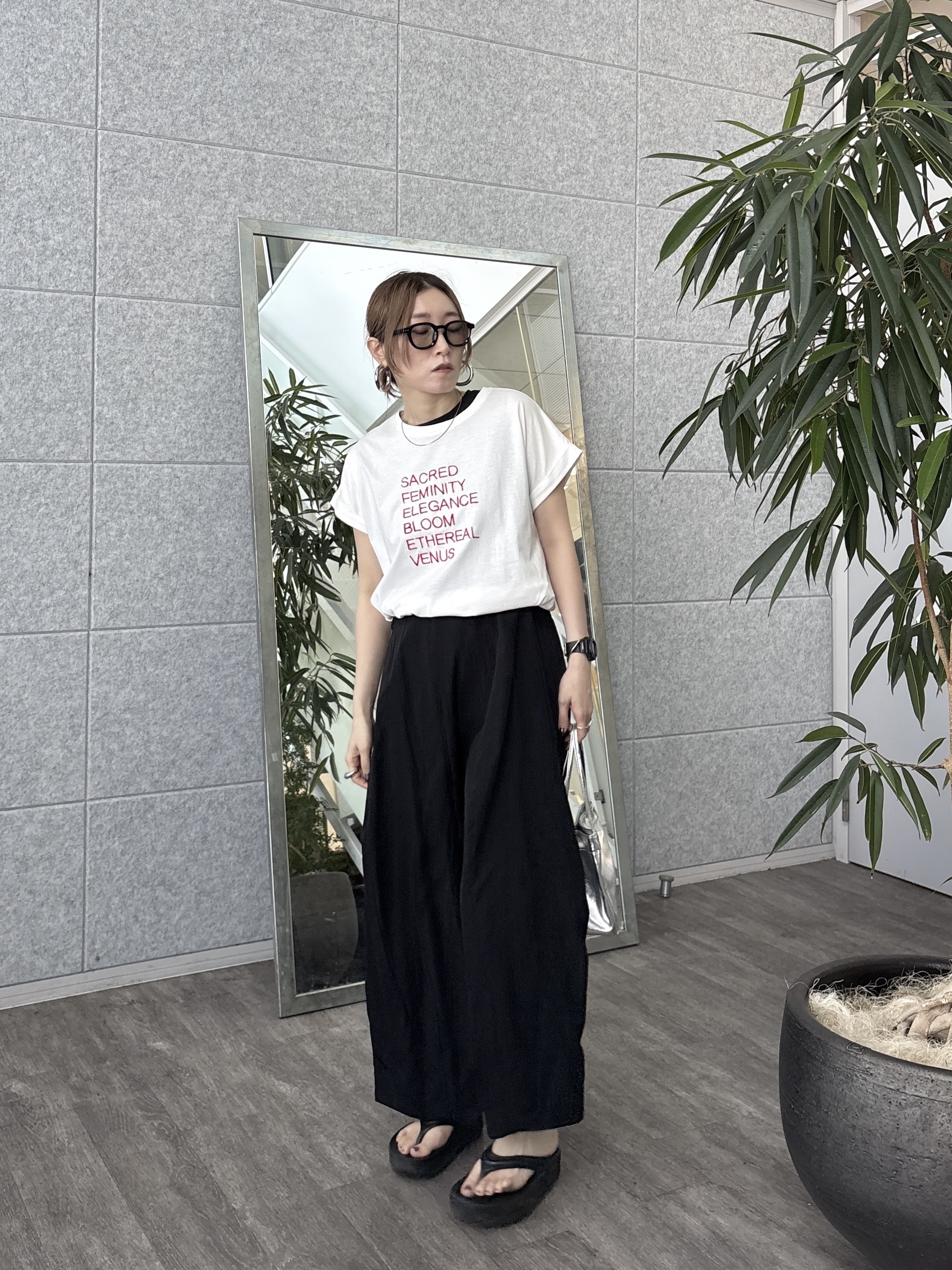kotakiさんの「INDIVI｜刺繍フレーズTシャツ【再入荷】」を使ったコーディネート
