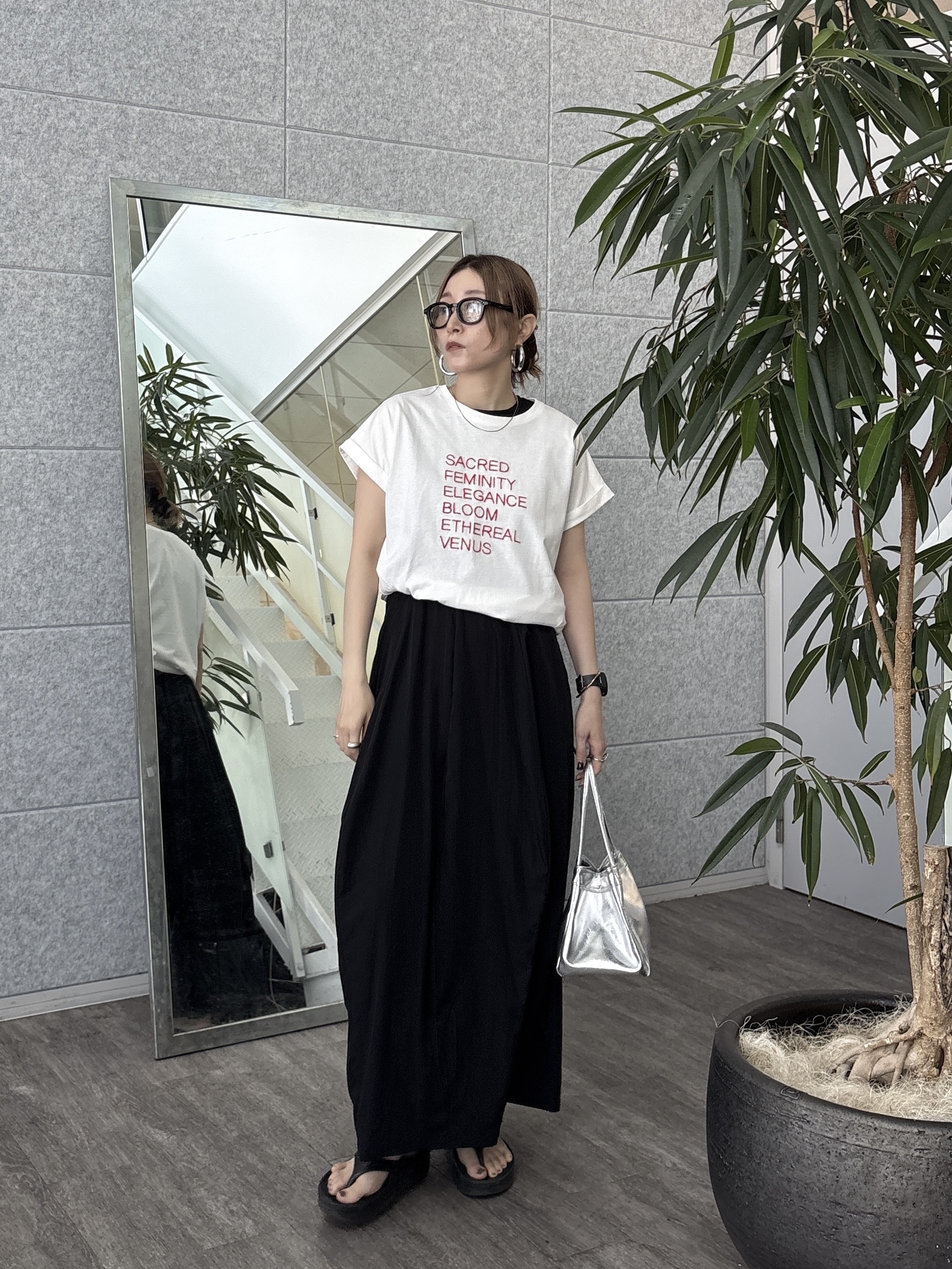kotakiさんの「INDIVI｜刺繍フレーズTシャツ【再入荷】」を使ったコーディネート