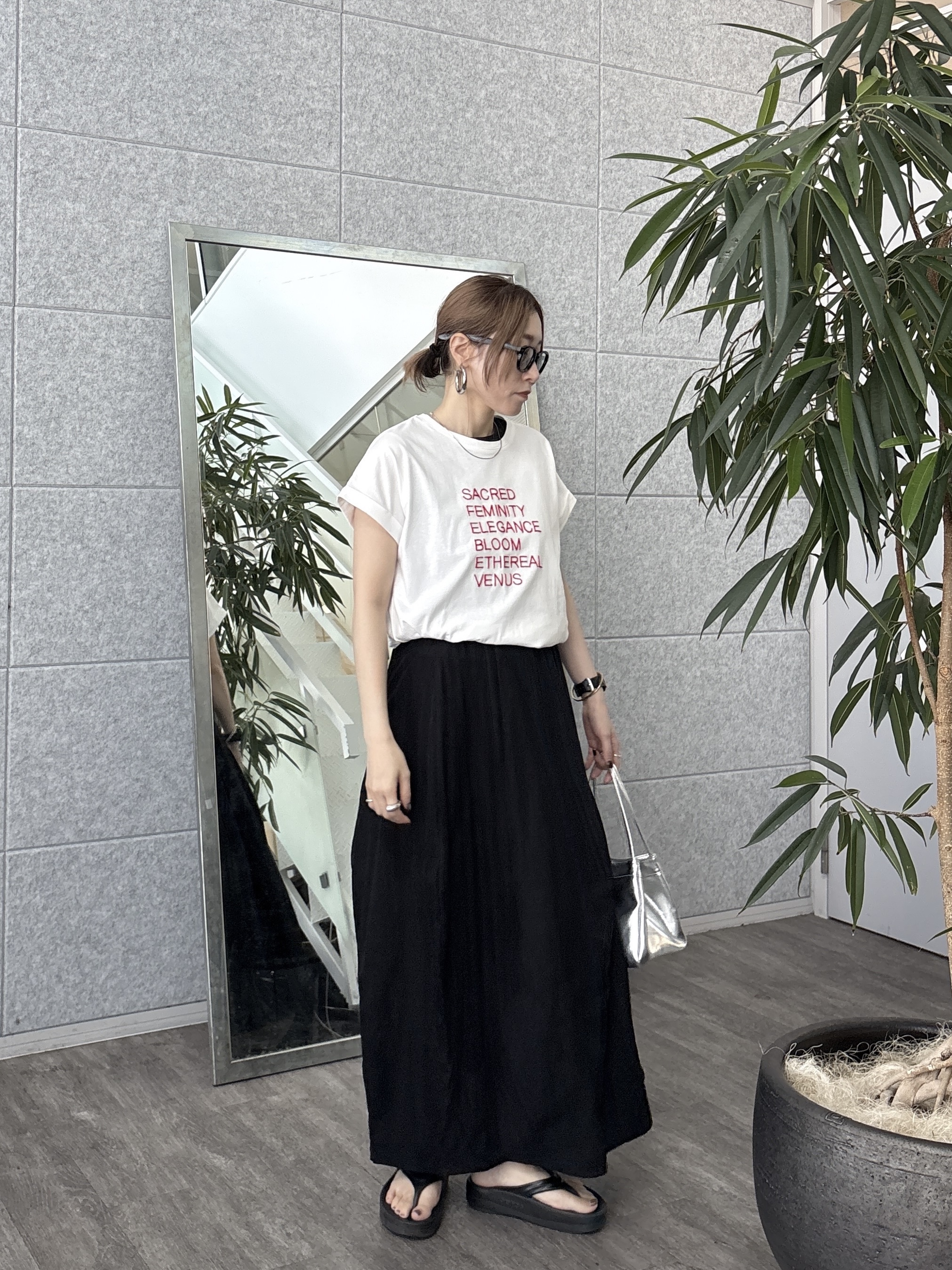 kotakiさんの「INDIVI｜刺繍フレーズTシャツ【再入荷】」を使ったコーディネート