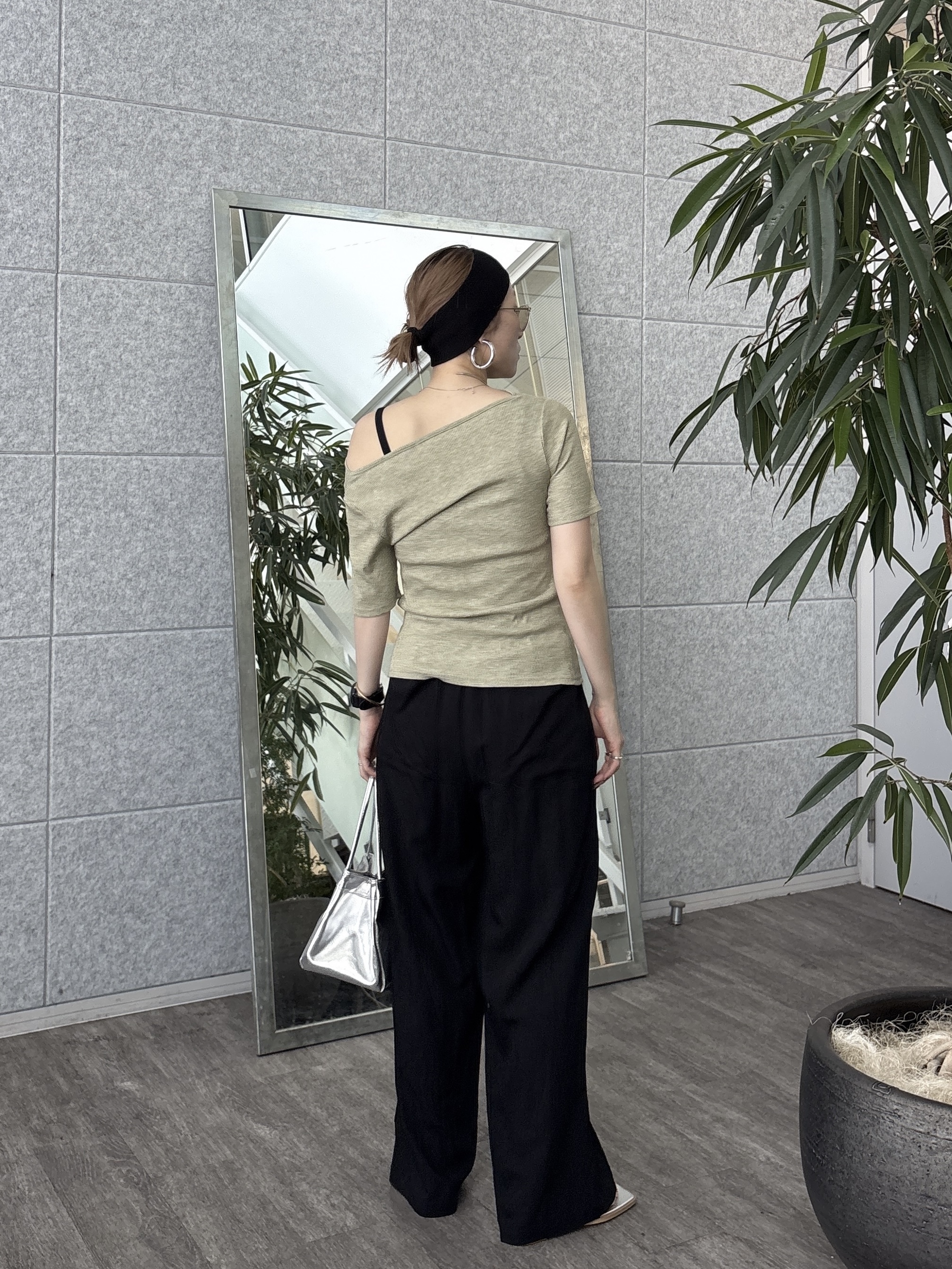 kotakiさんの「INDIVI｜オフショルハーフスリーブカットソー」を使ったコーディネート