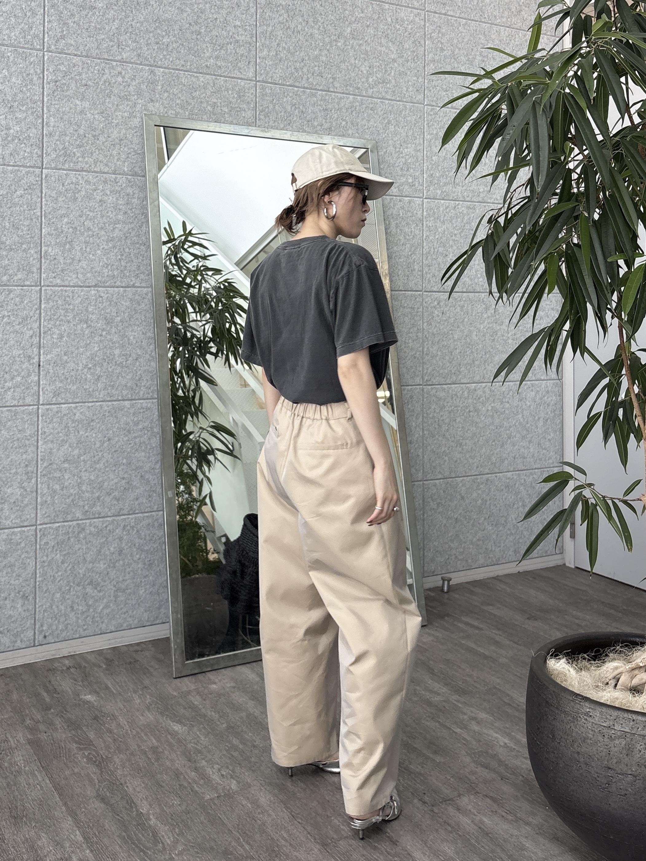 kotakiさんの「INDIVI｜フロントタックチノパン」を使ったコーディネート
